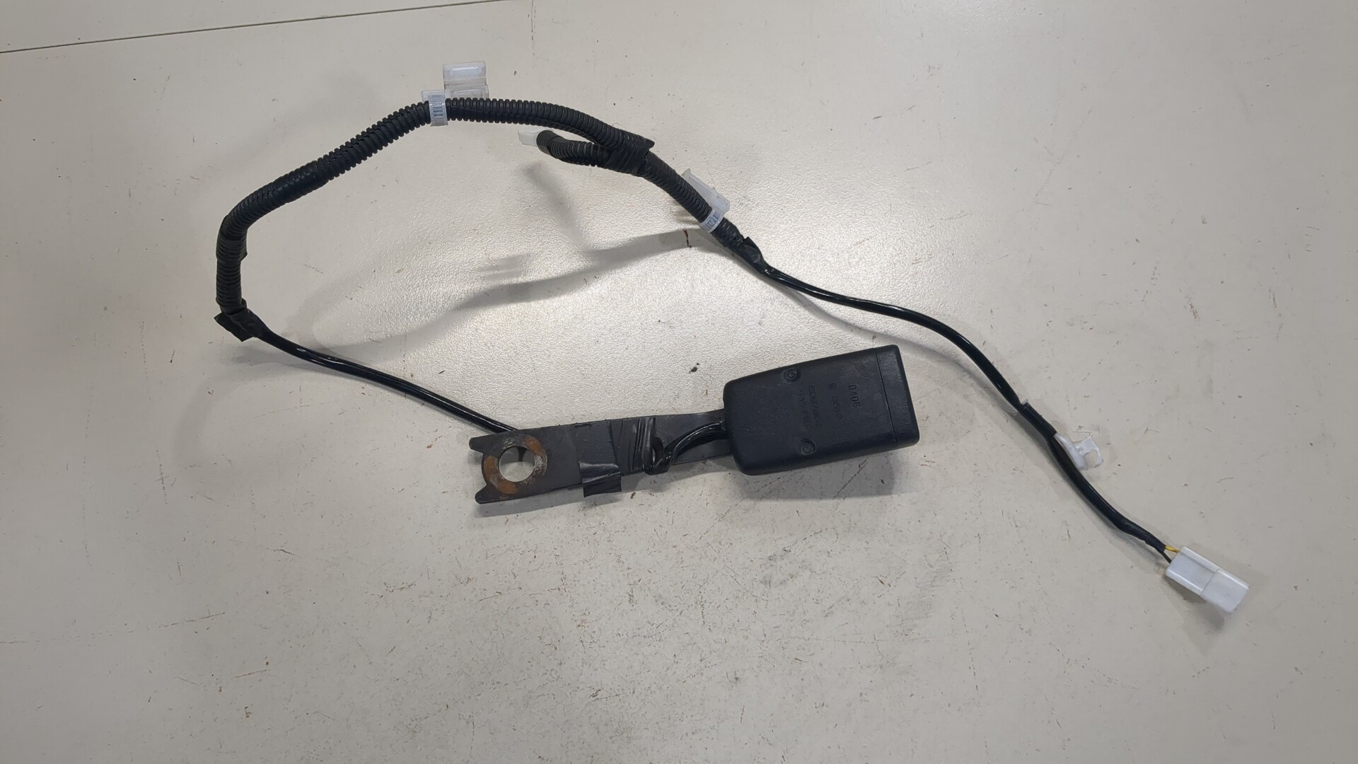 Ответная часть ремня безопасности