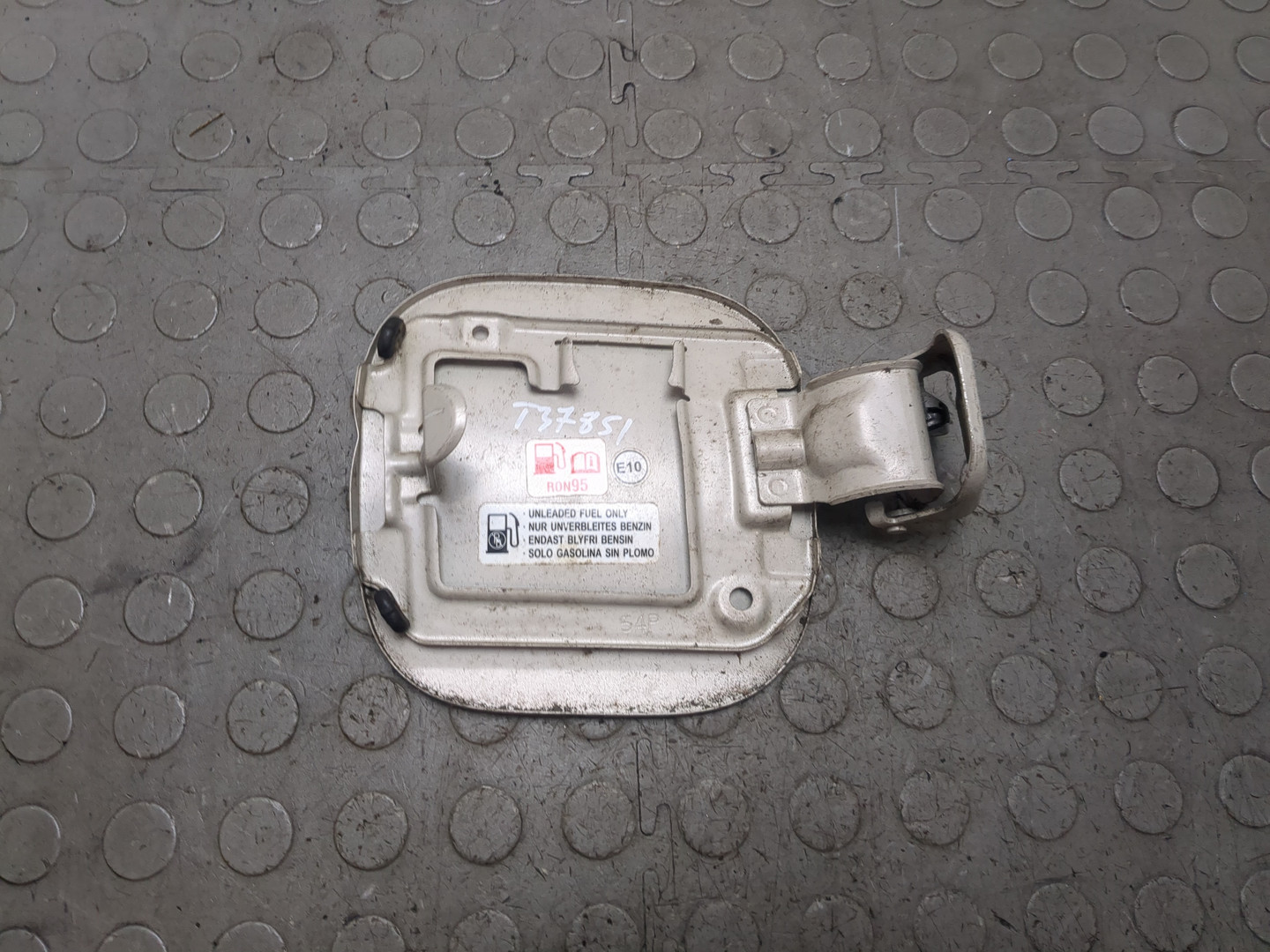 Лючок бензобака