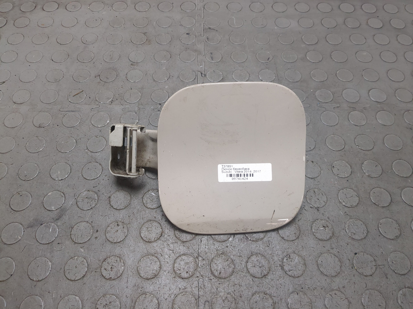 Лючок бензобака