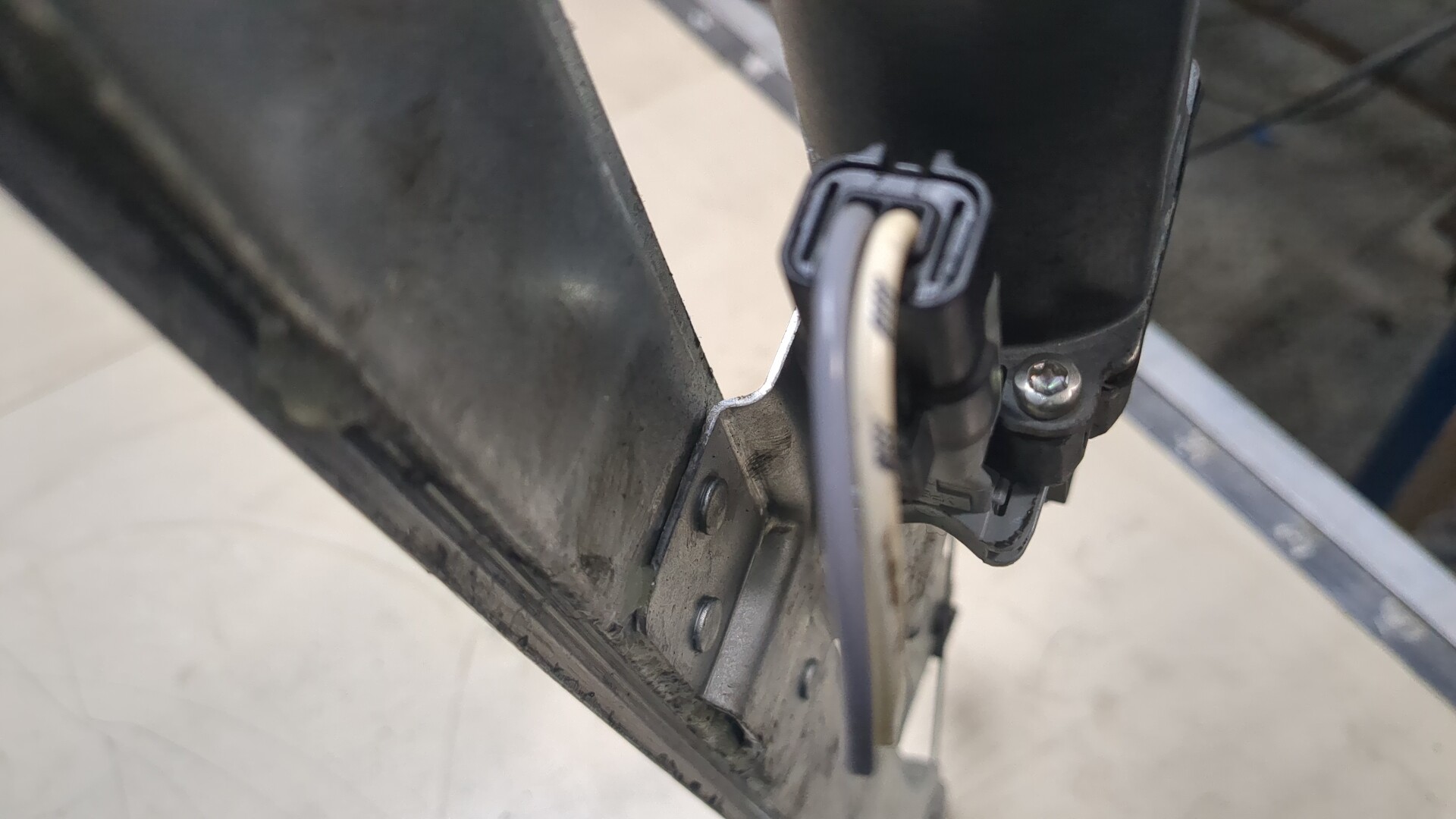 Стеклоподъемник электр. передний правый