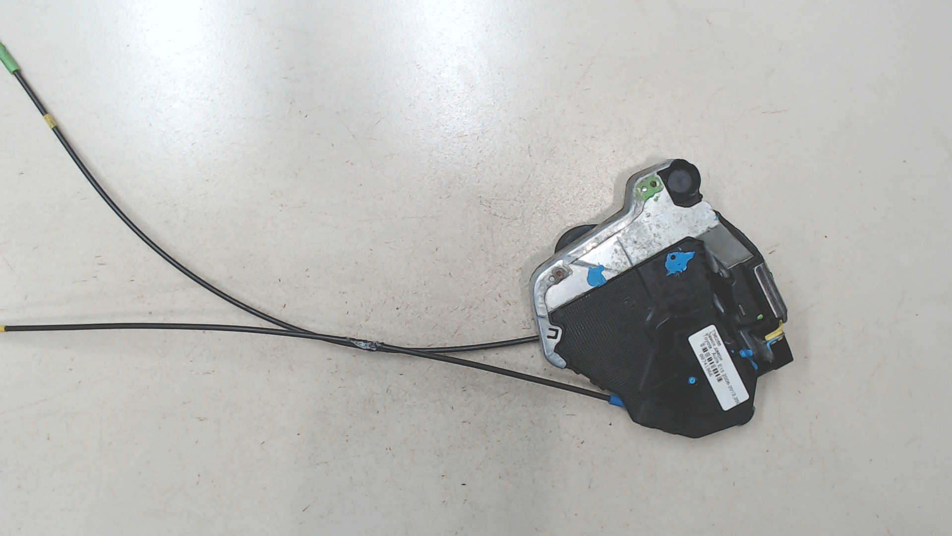 Замок двери передней левой