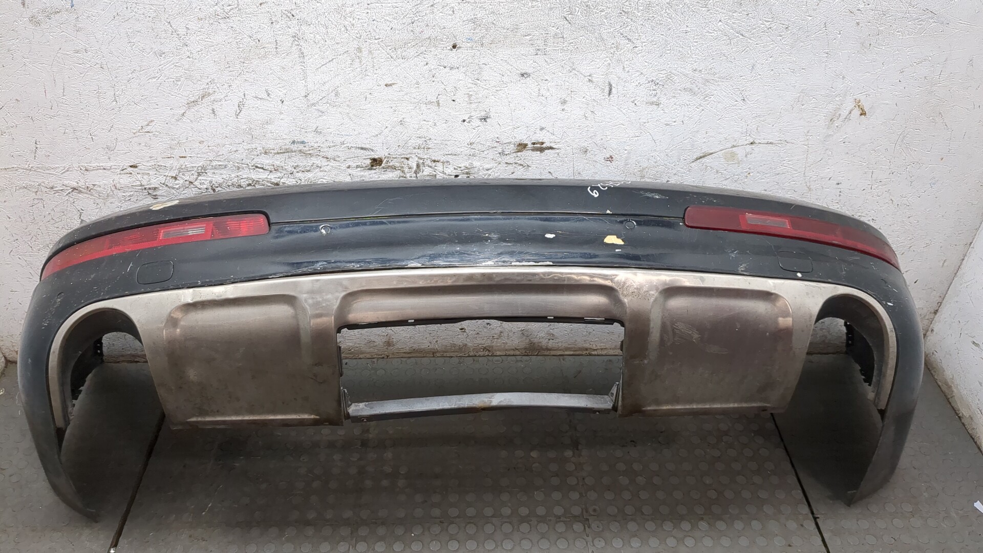 Бампер задний