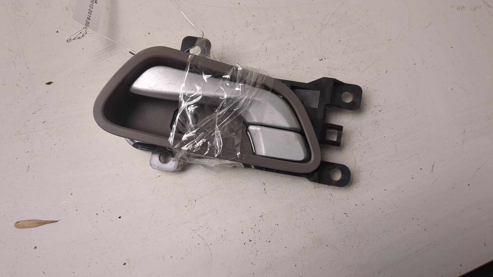 Ручка двери передней внутренняя левая