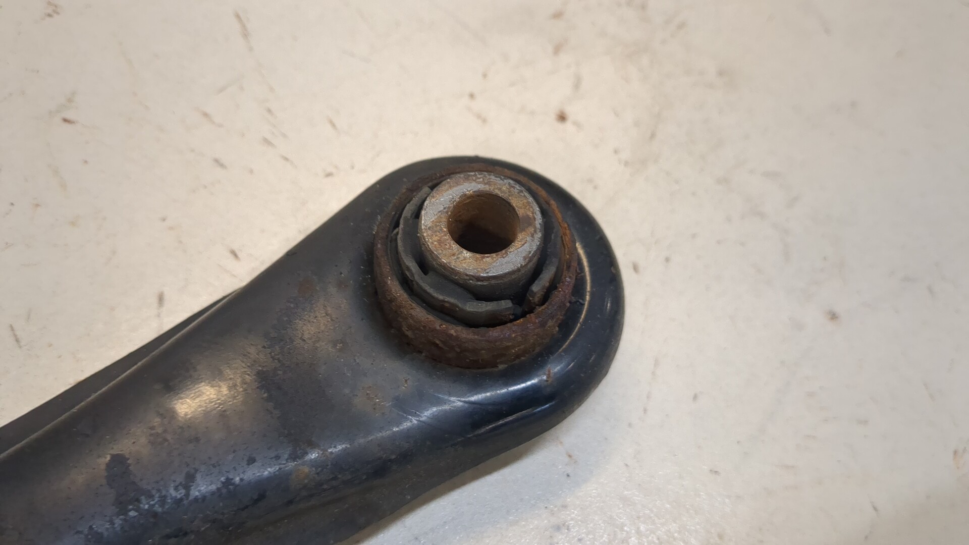 Рычаг задний