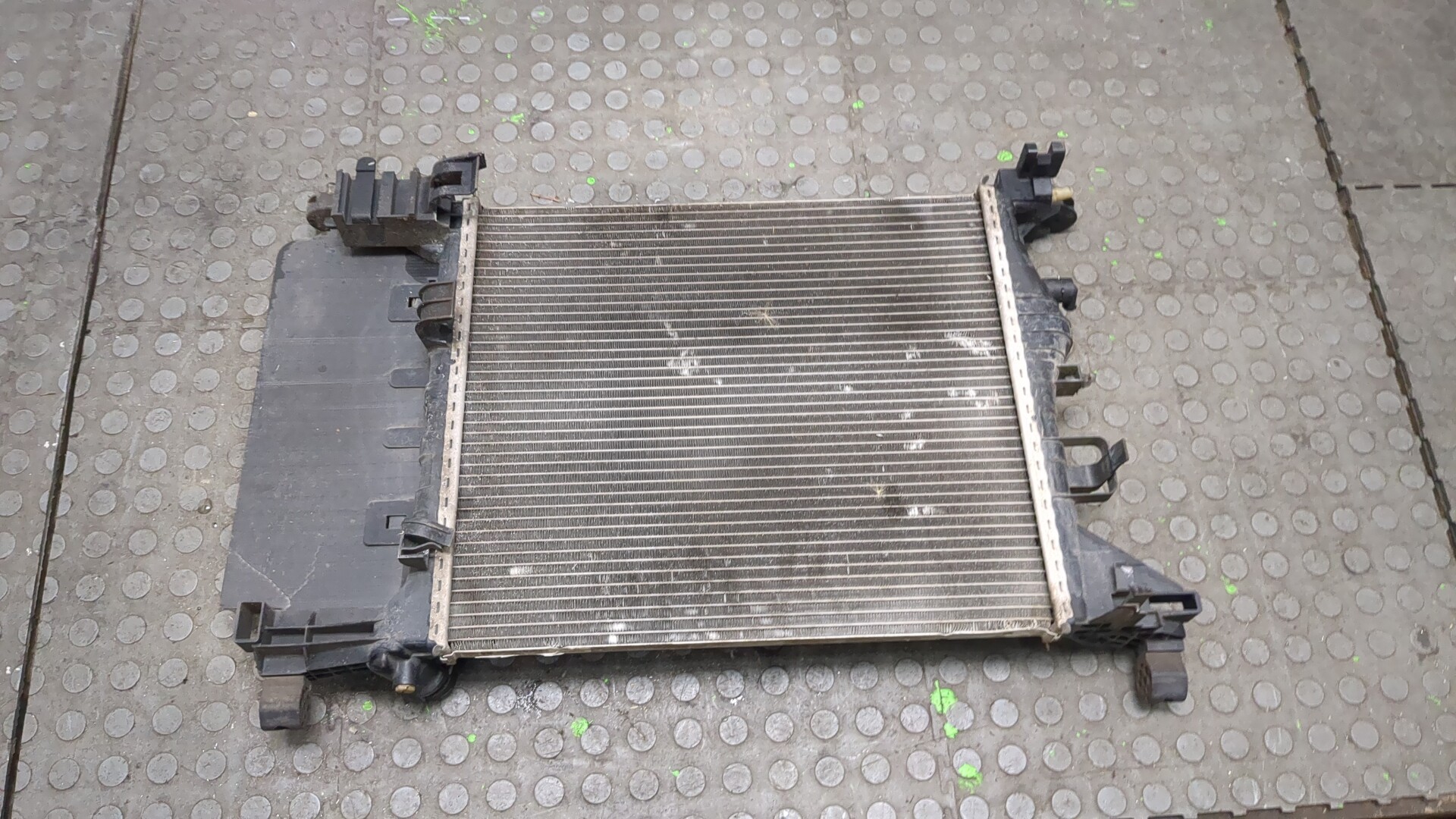 Радиатор охлаждения двигателя основной