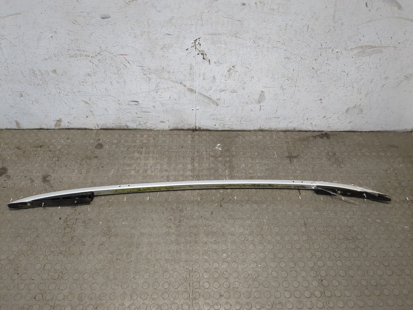 Рейлинг (релинг) левый (планка на крышу)