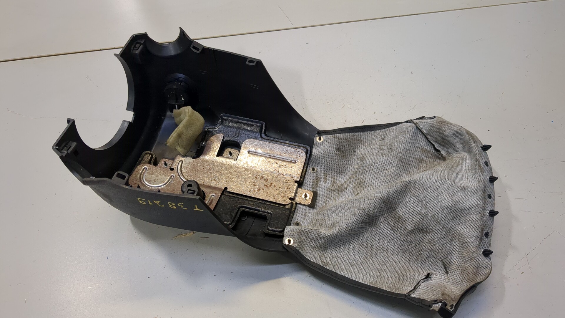 Кожух рулевой колонки