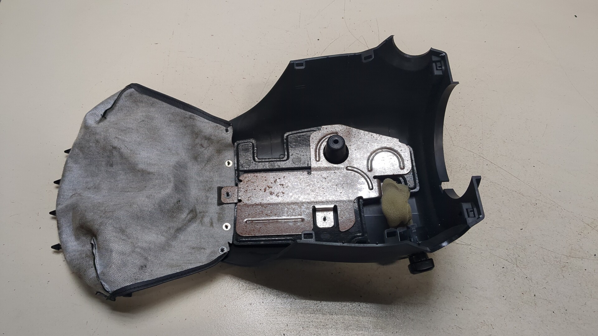 Кожух рулевой колонки