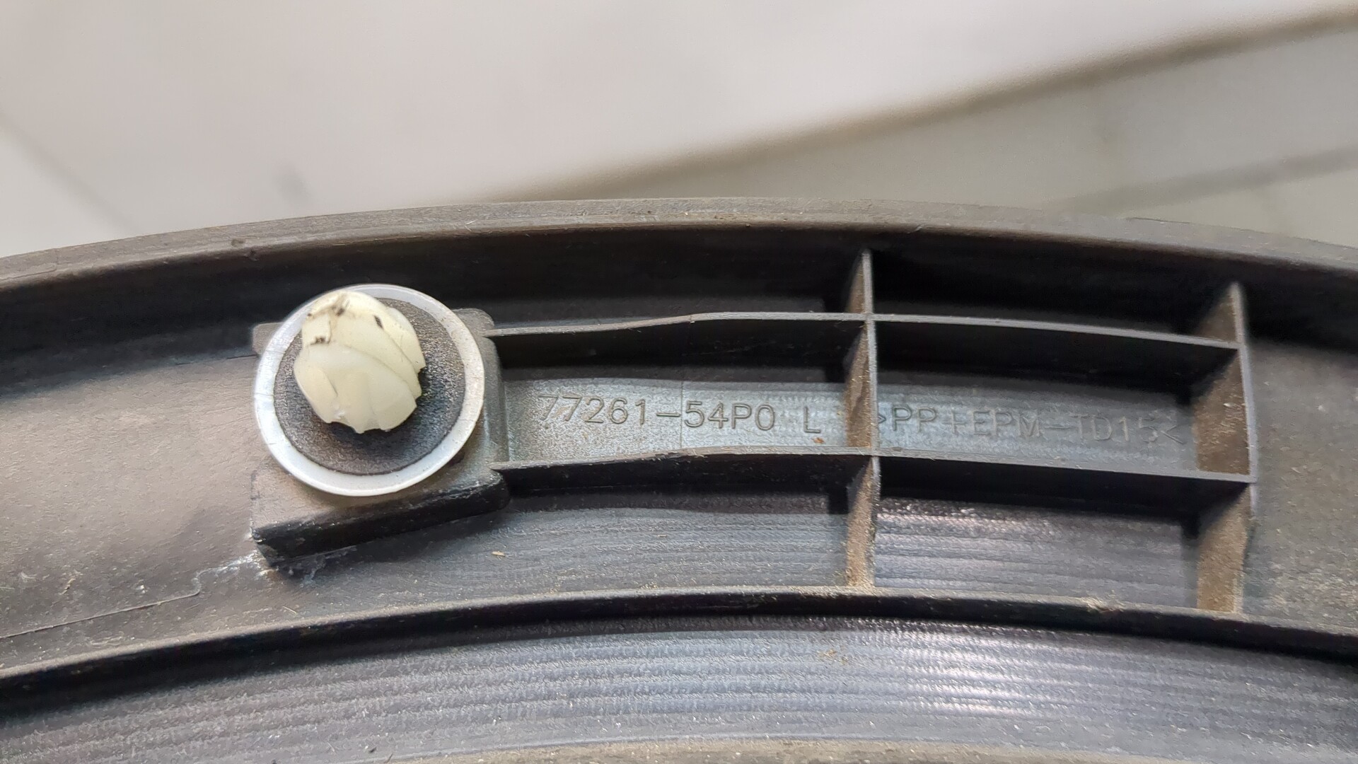 Накладка заднего крыла левого