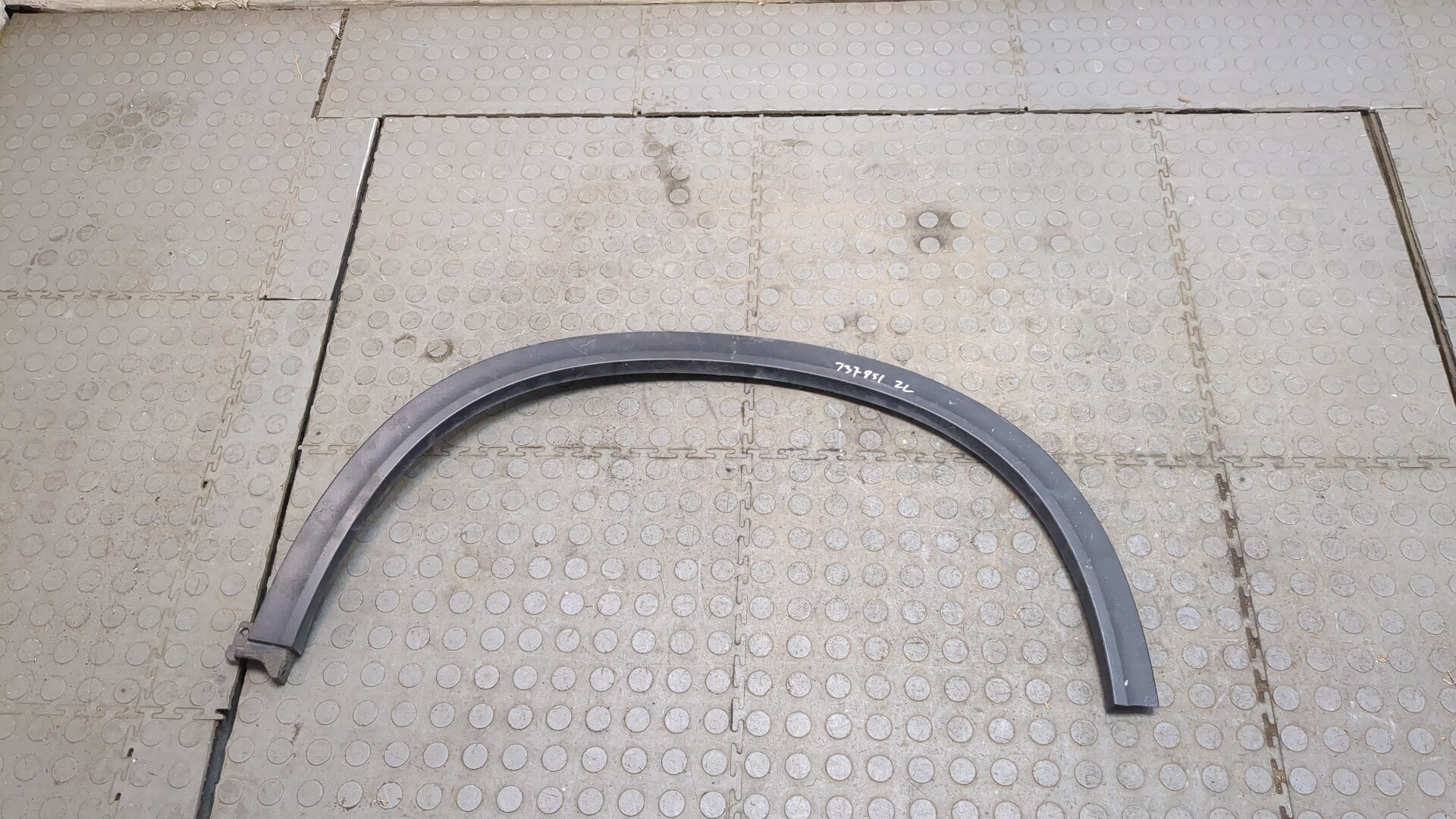 Накладка заднего крыла левого