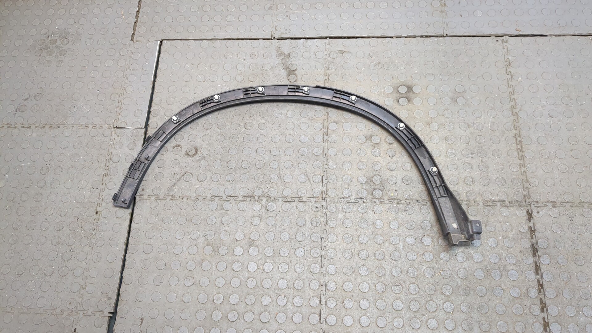 Накладка заднего крыла левого