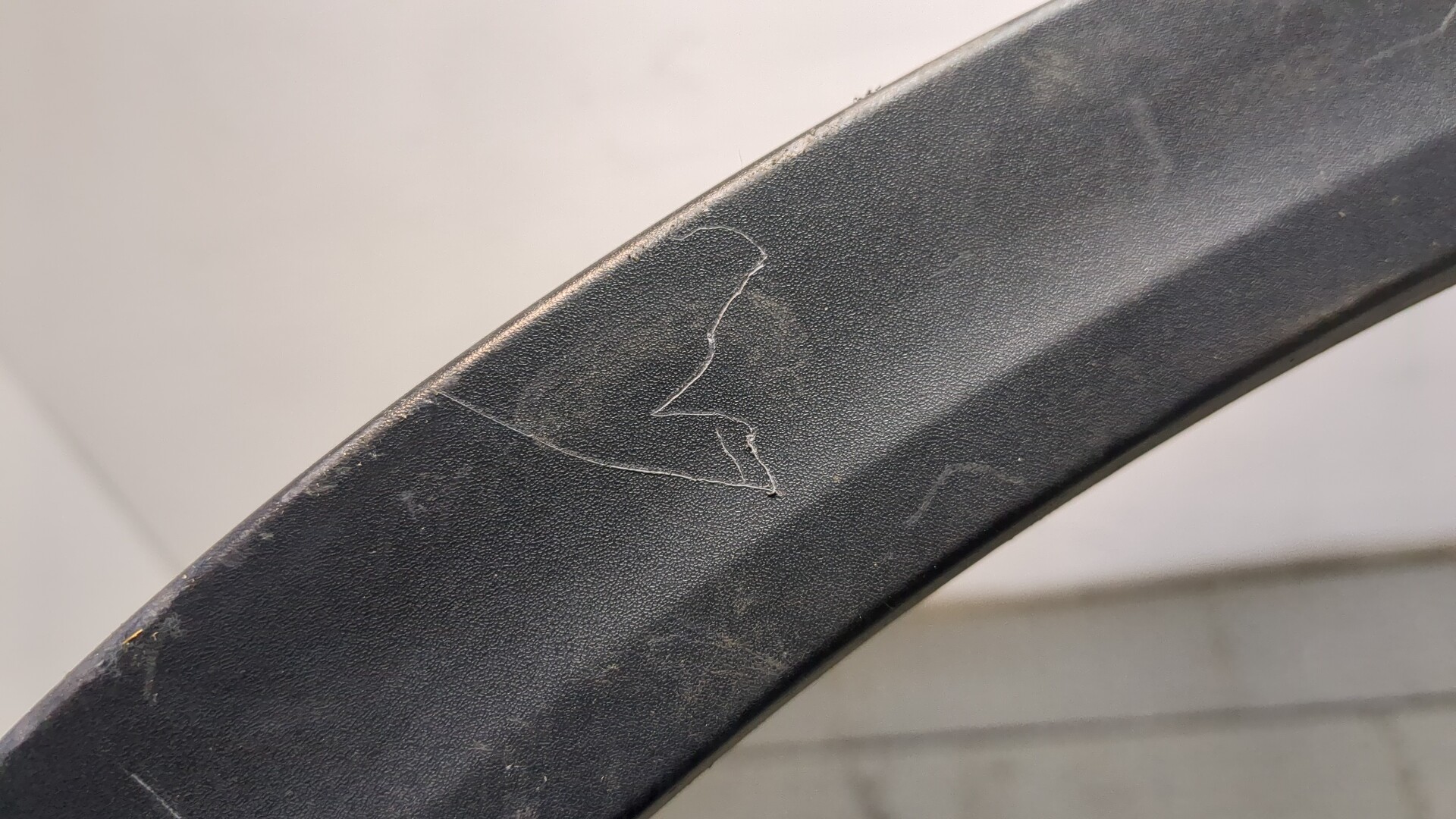 Накладка заднего крыла левого