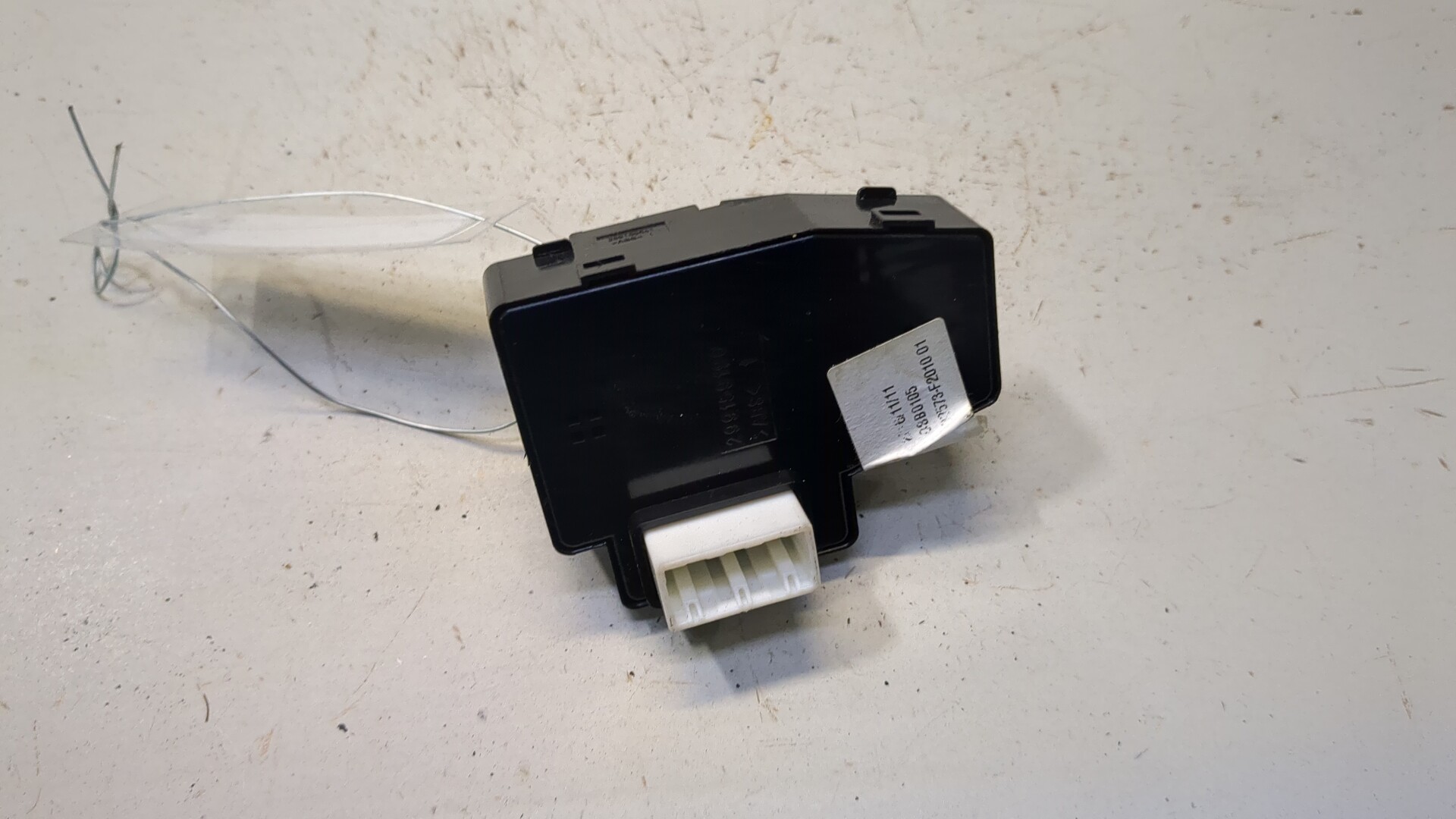 Кнопка регулировки зеркала