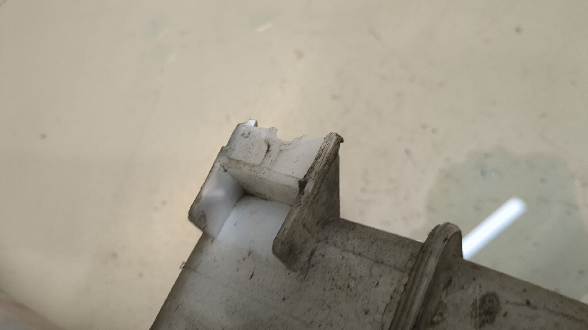 Бачок омывателя лобового стекла