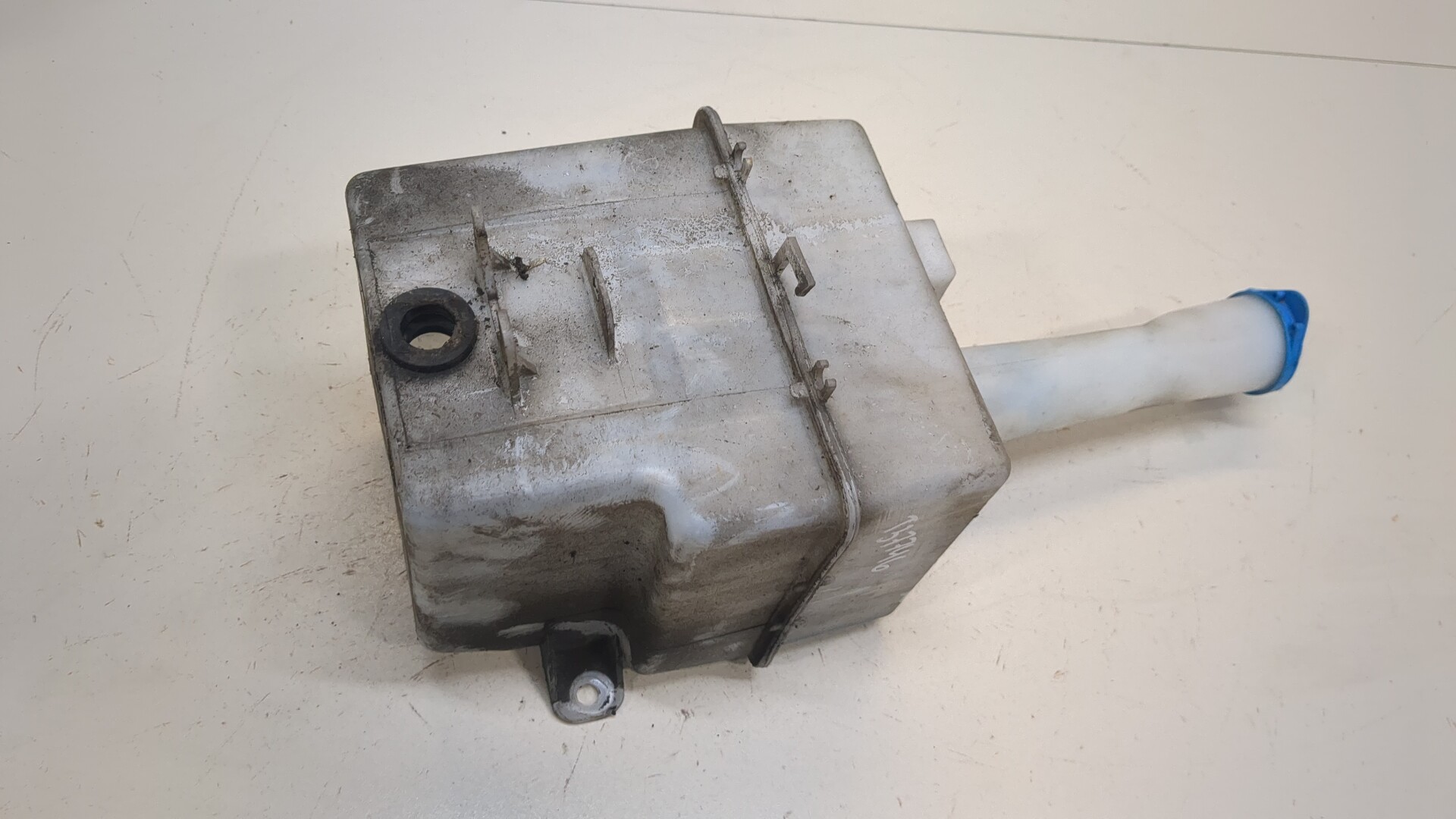 Бачок омывателя лобового стекла