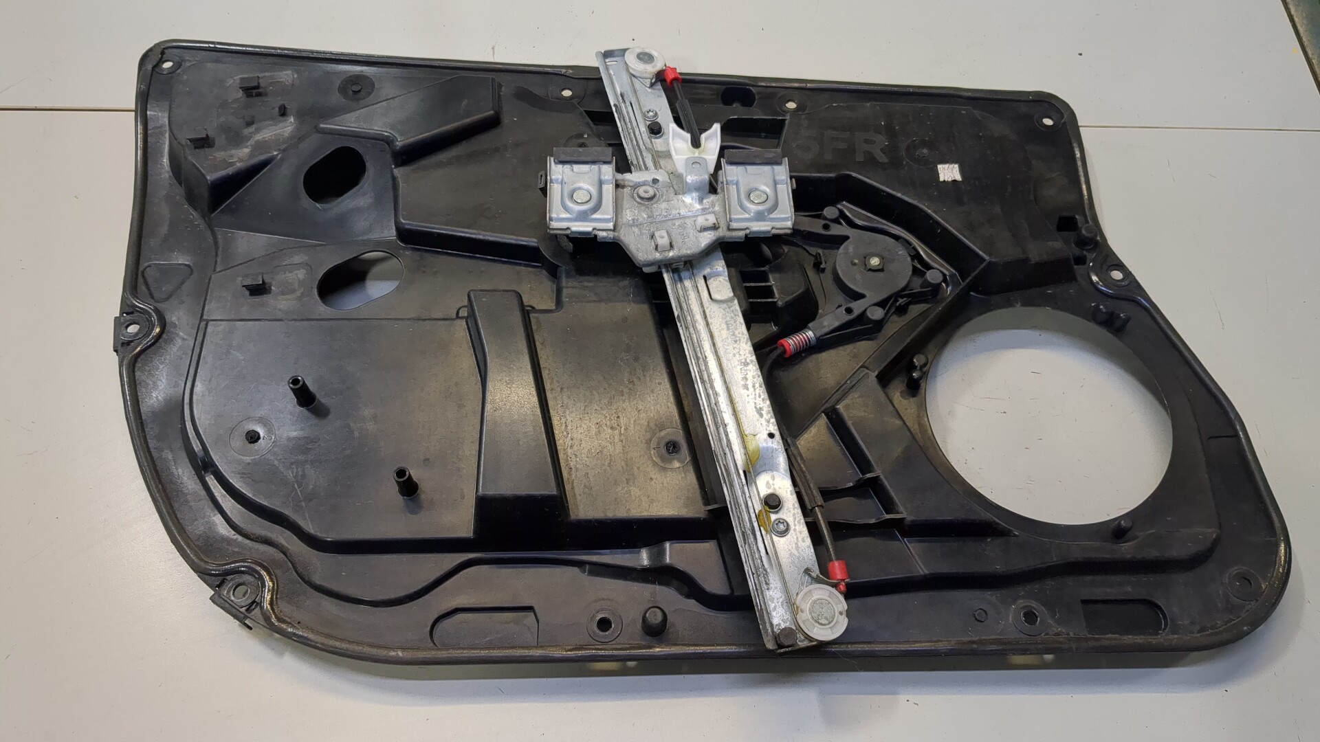 Стеклоподъемник электр. передний правый