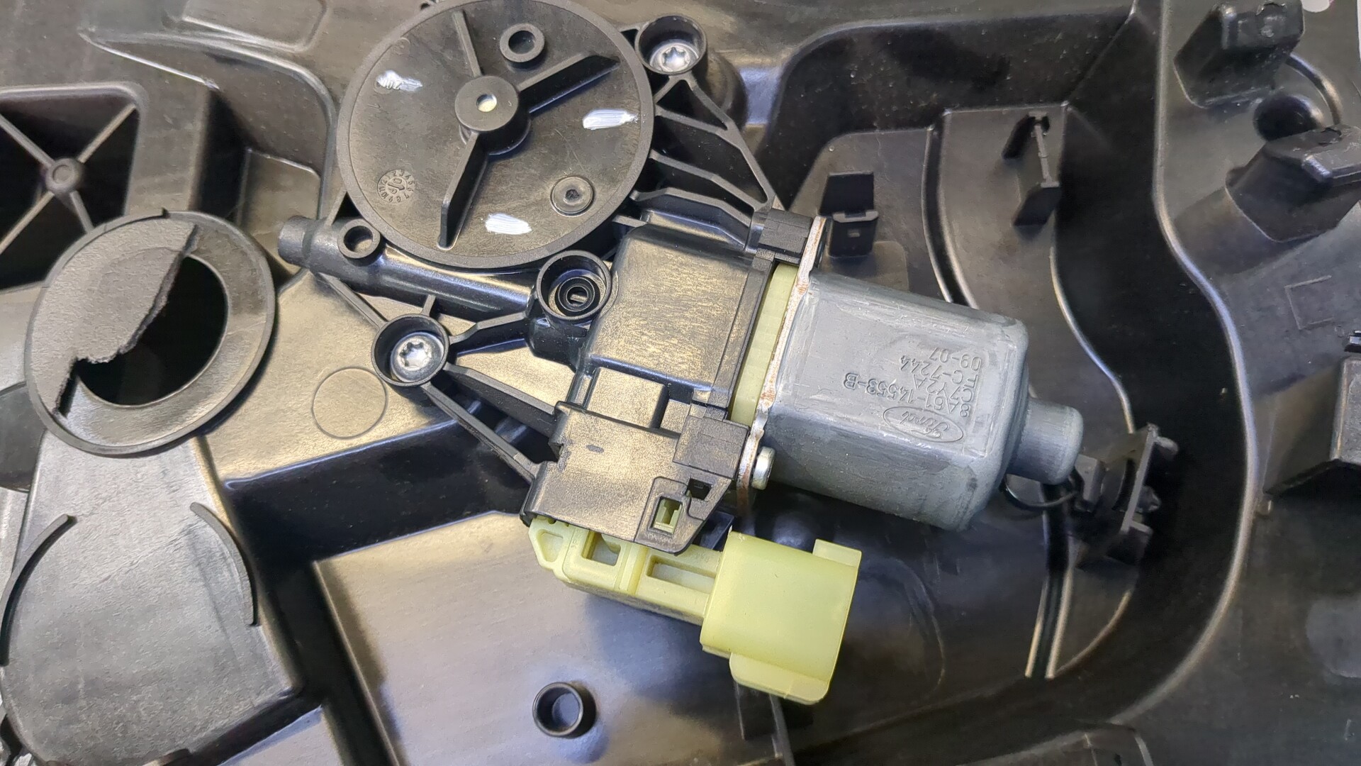 Стеклоподъемник электр. передний правый