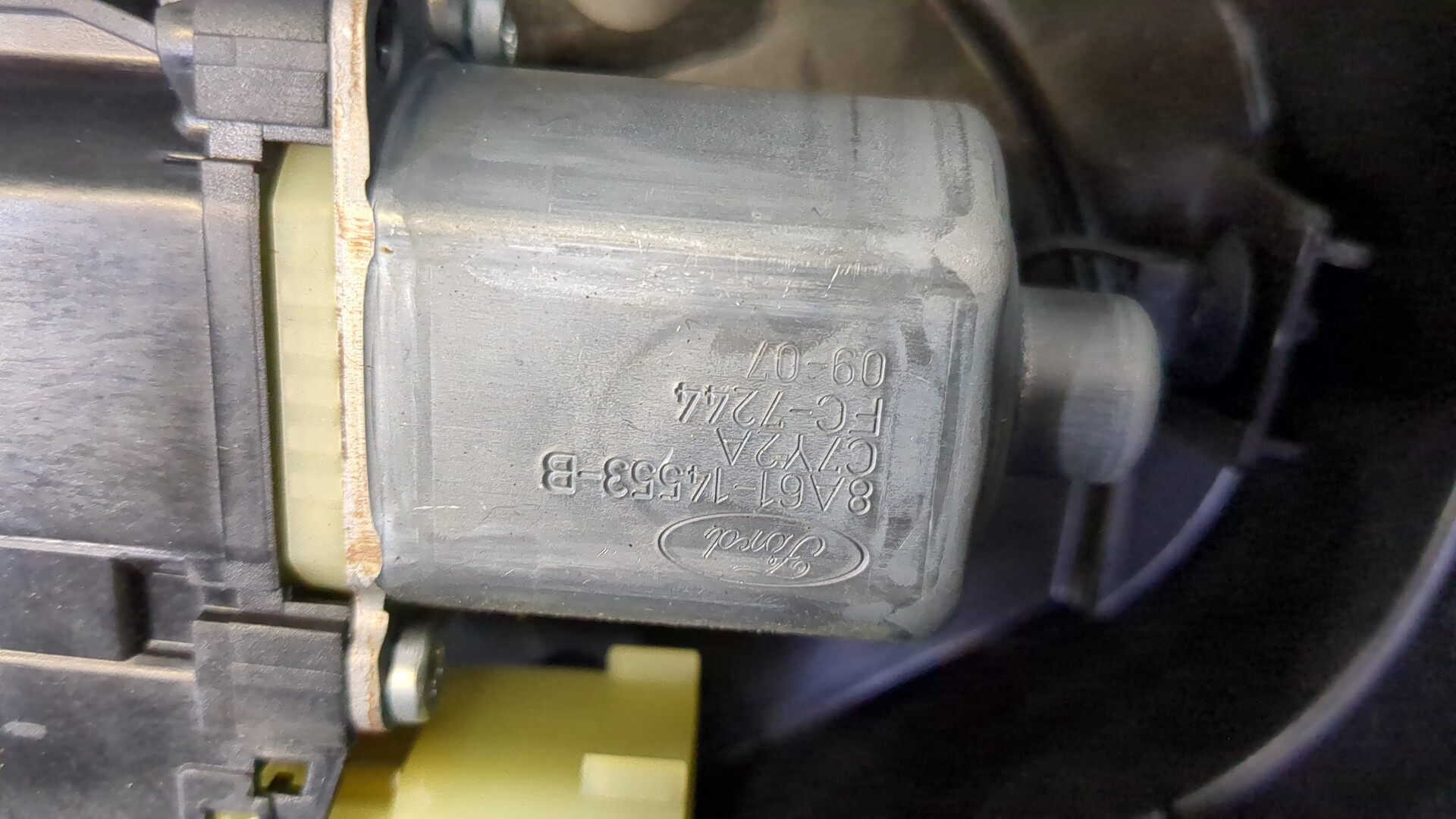 Стеклоподъемник электр. передний правый