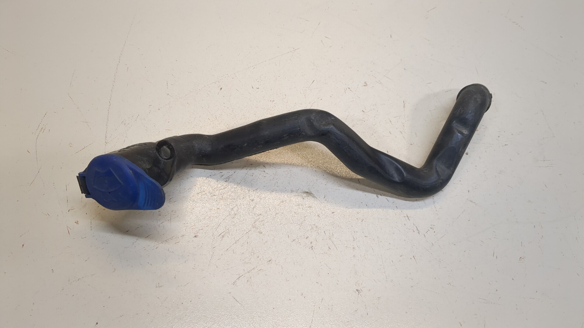 Горловина бачка омывателя