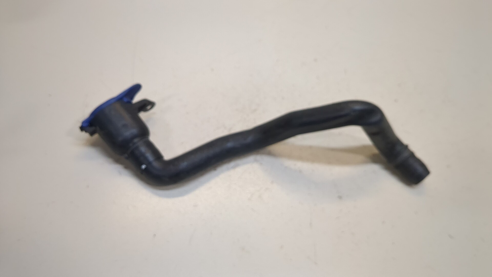 Горловина бачка омывателя