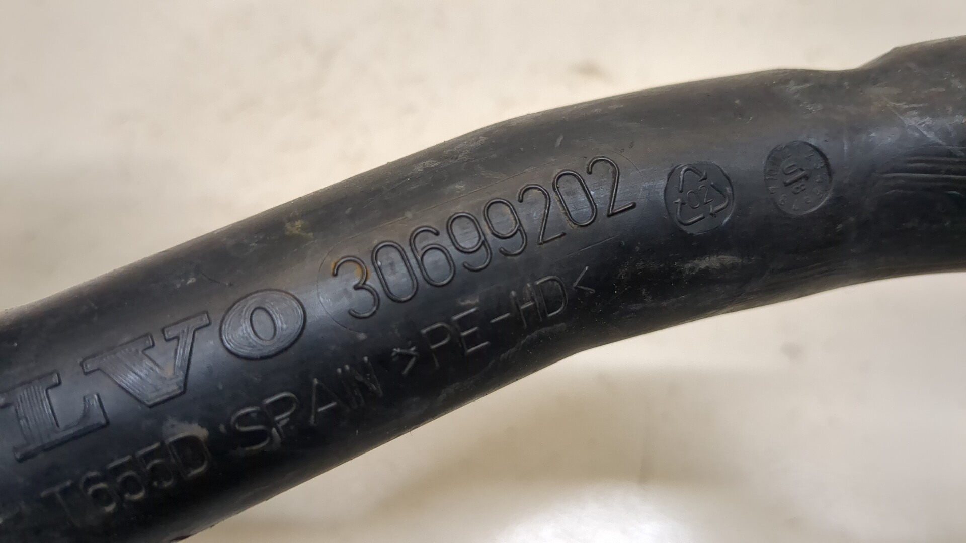 Горловина бачка омывателя