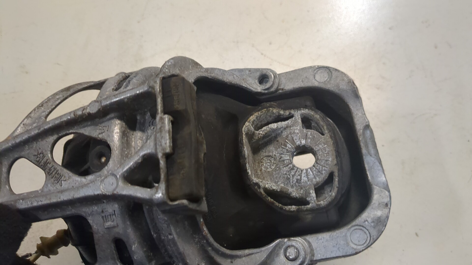 Опора двигателя