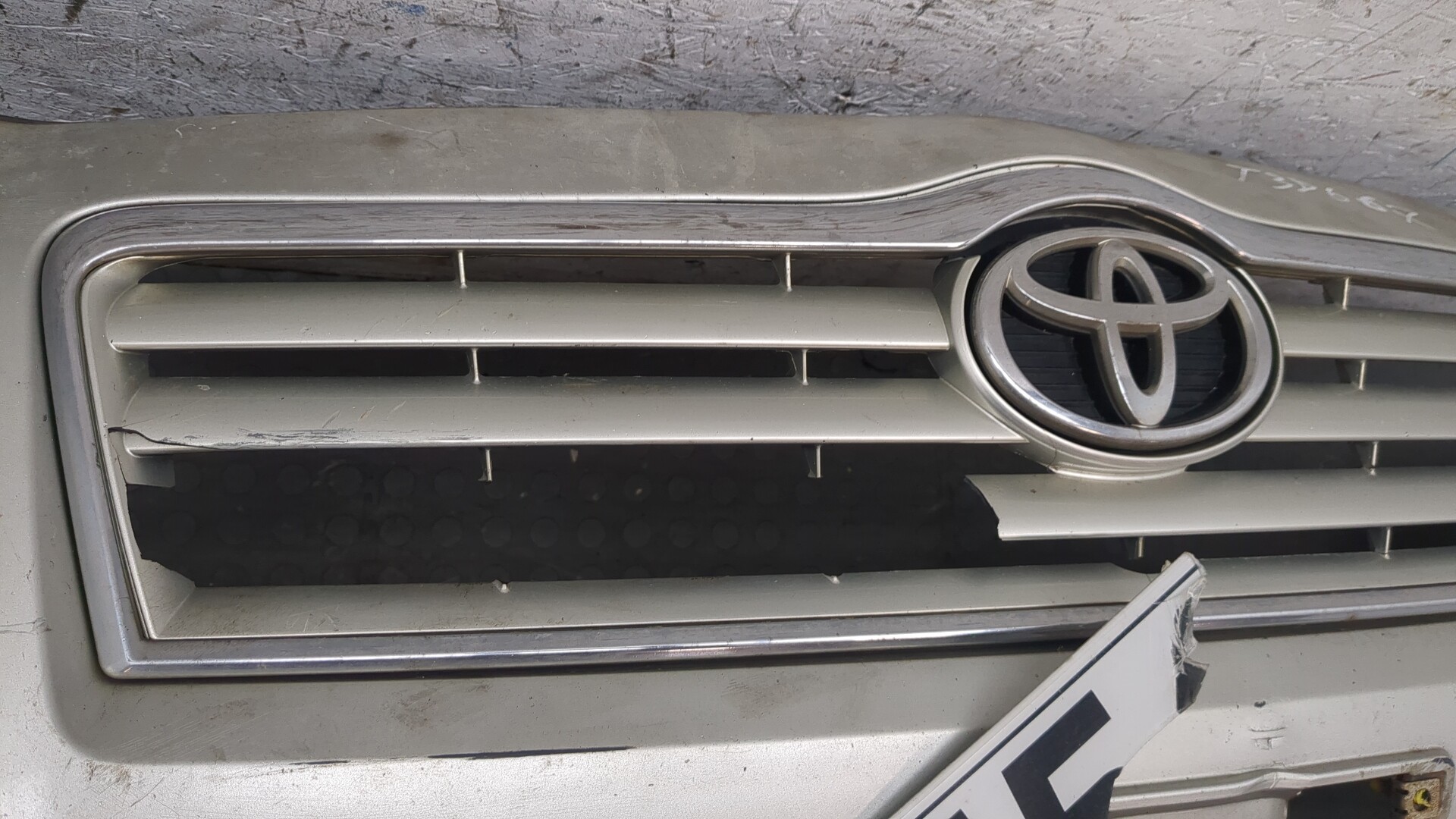 Бампер передний