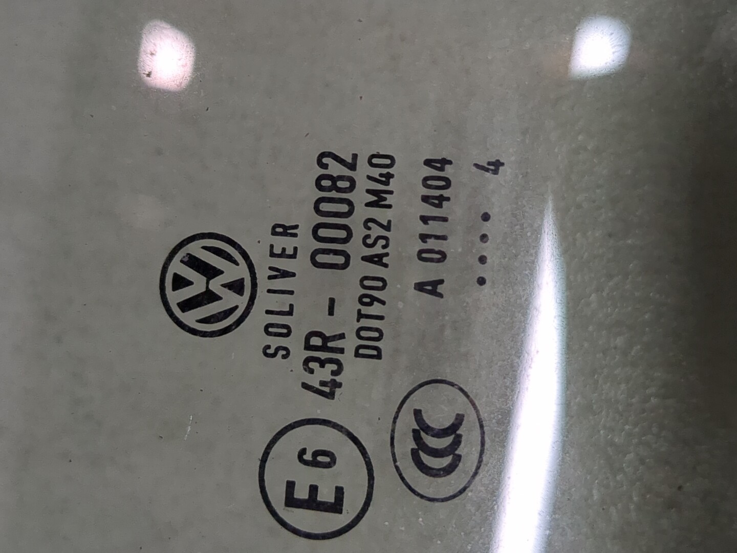 Стекло двери передней правой