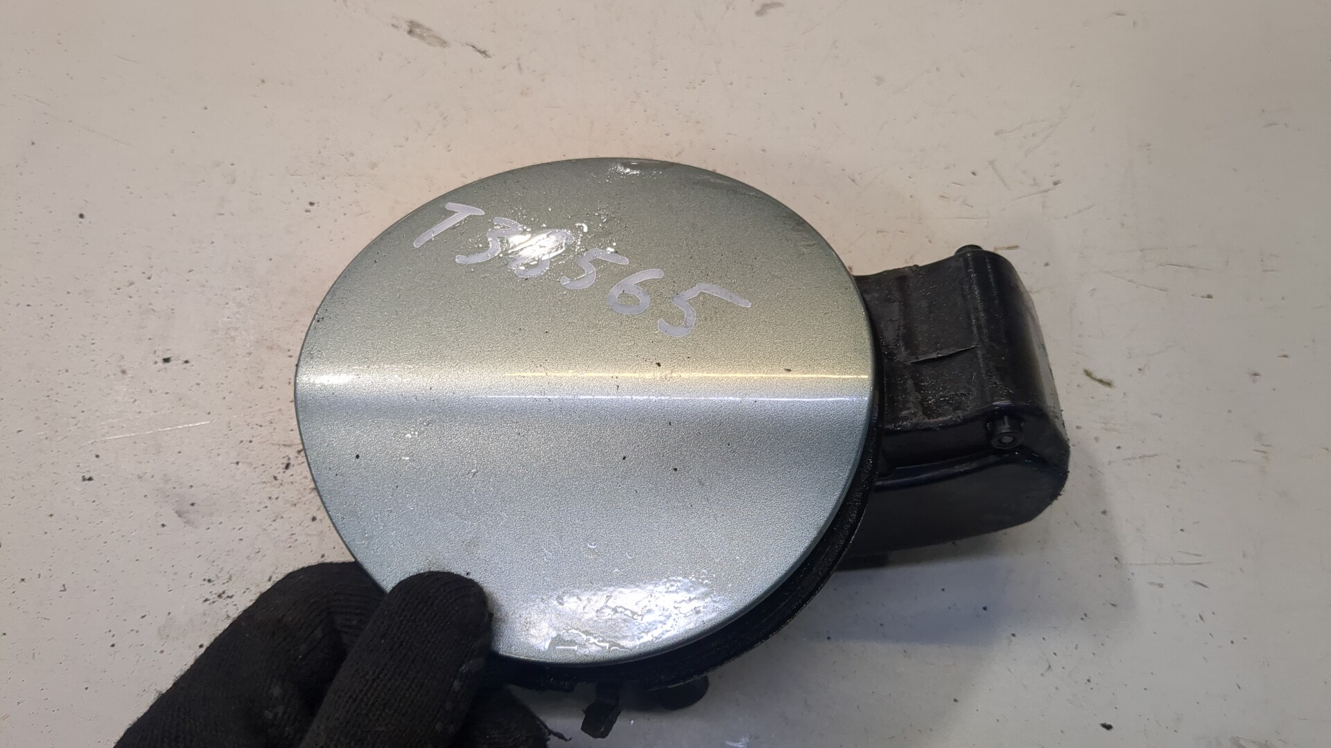 Лючок бензобака