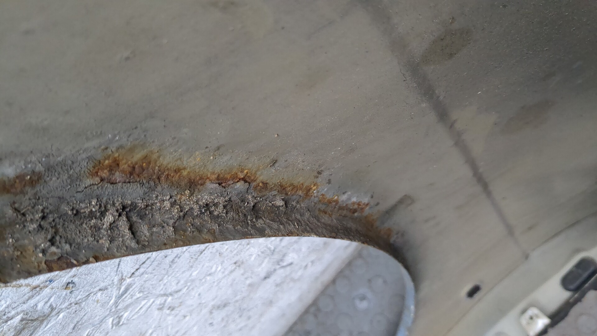 Крыло переднее правое