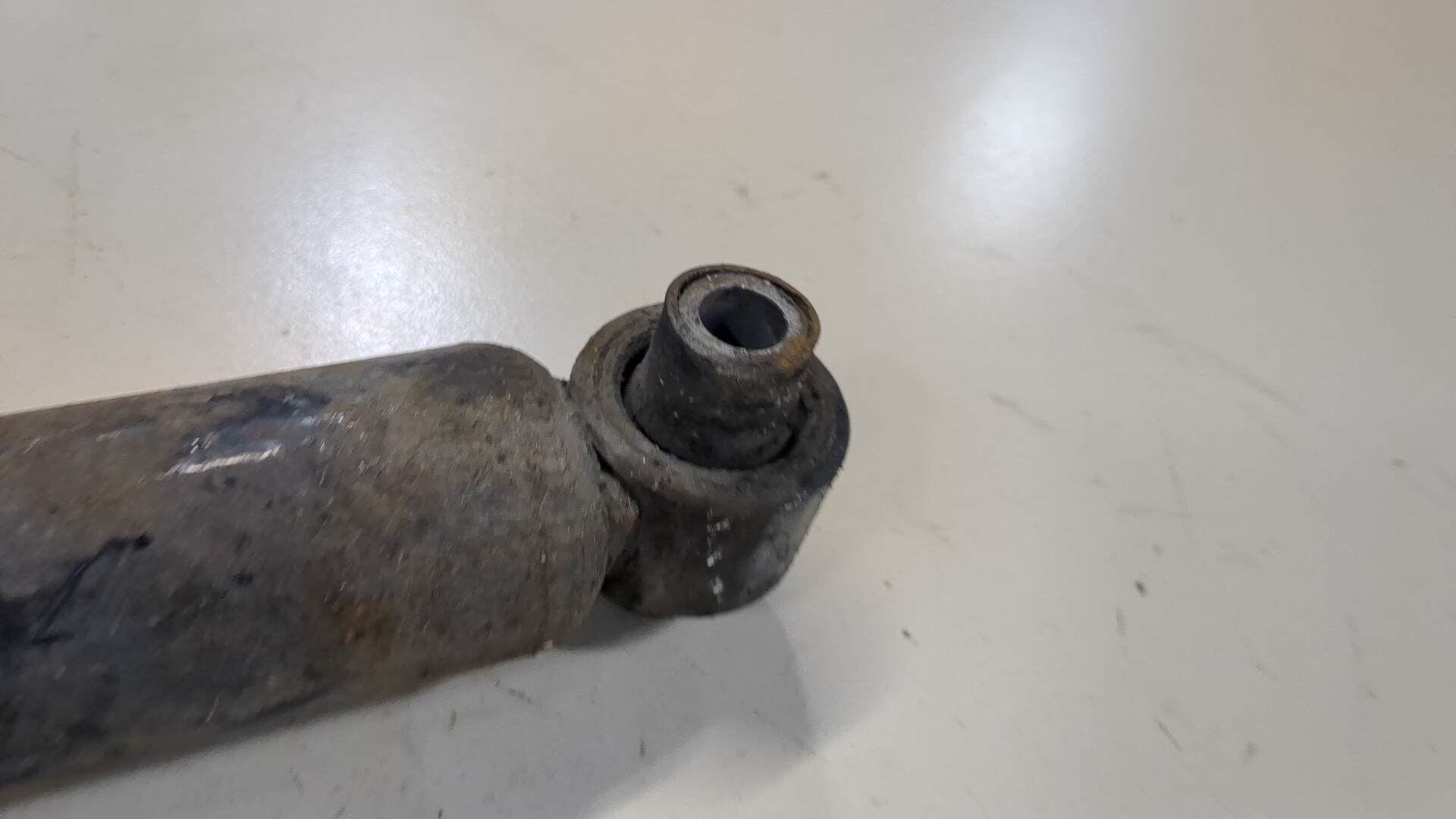 Амортизатор задний (стойка)