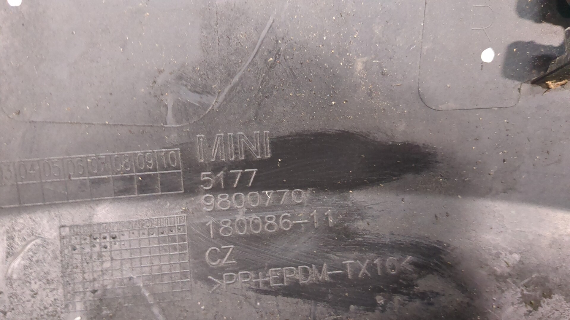 Молдинг заднего крыла правого