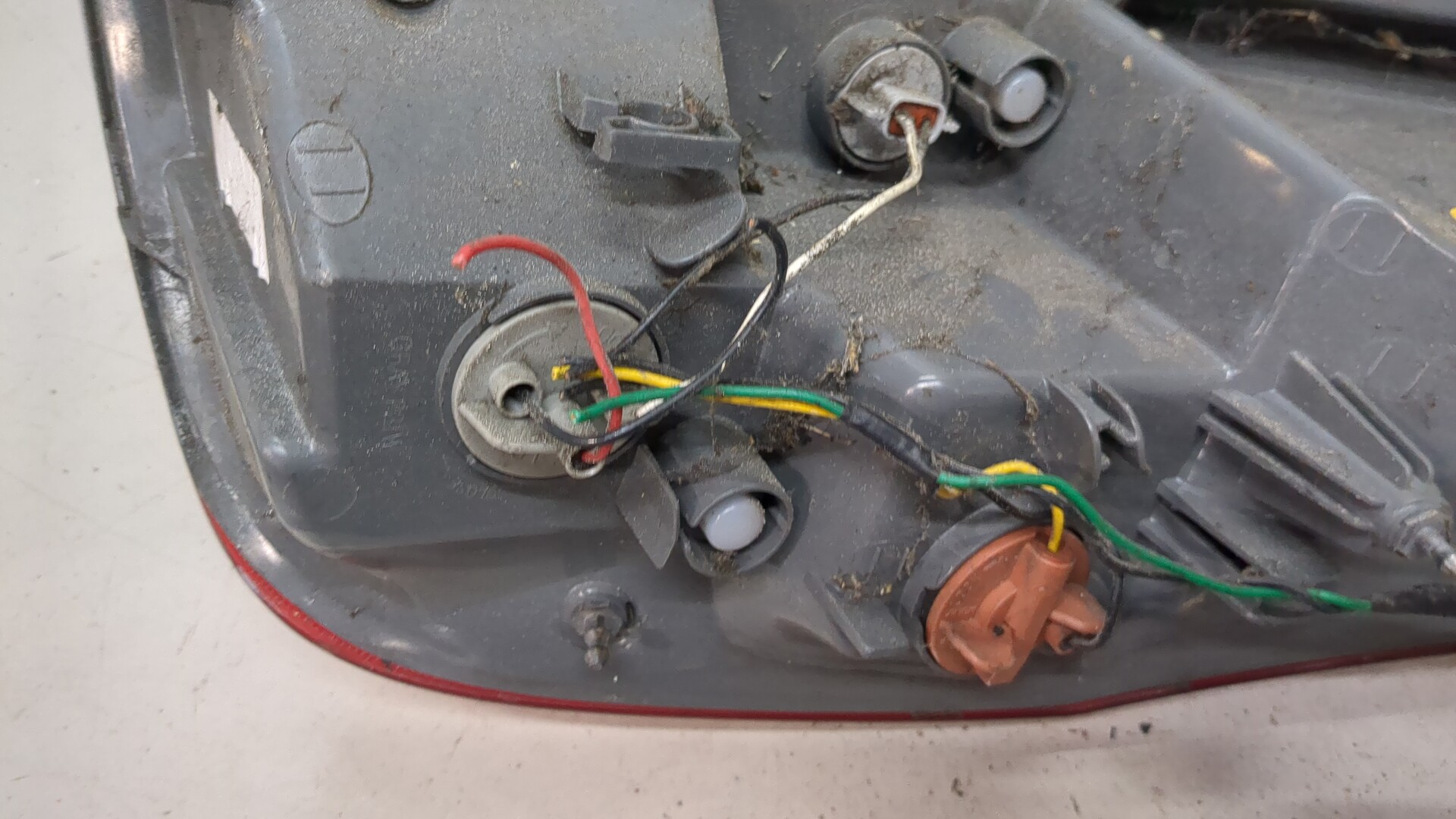 Фонарь задний левый