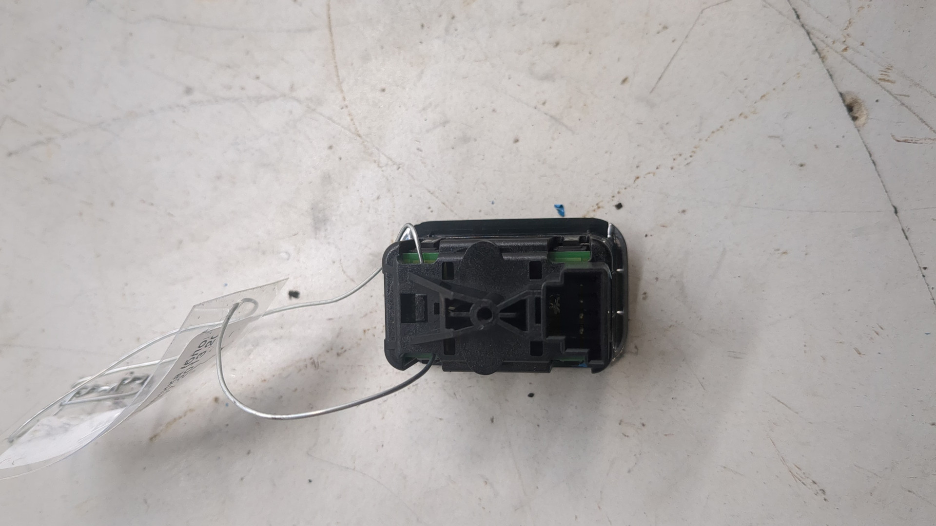 Кнопка стеклоподъемника