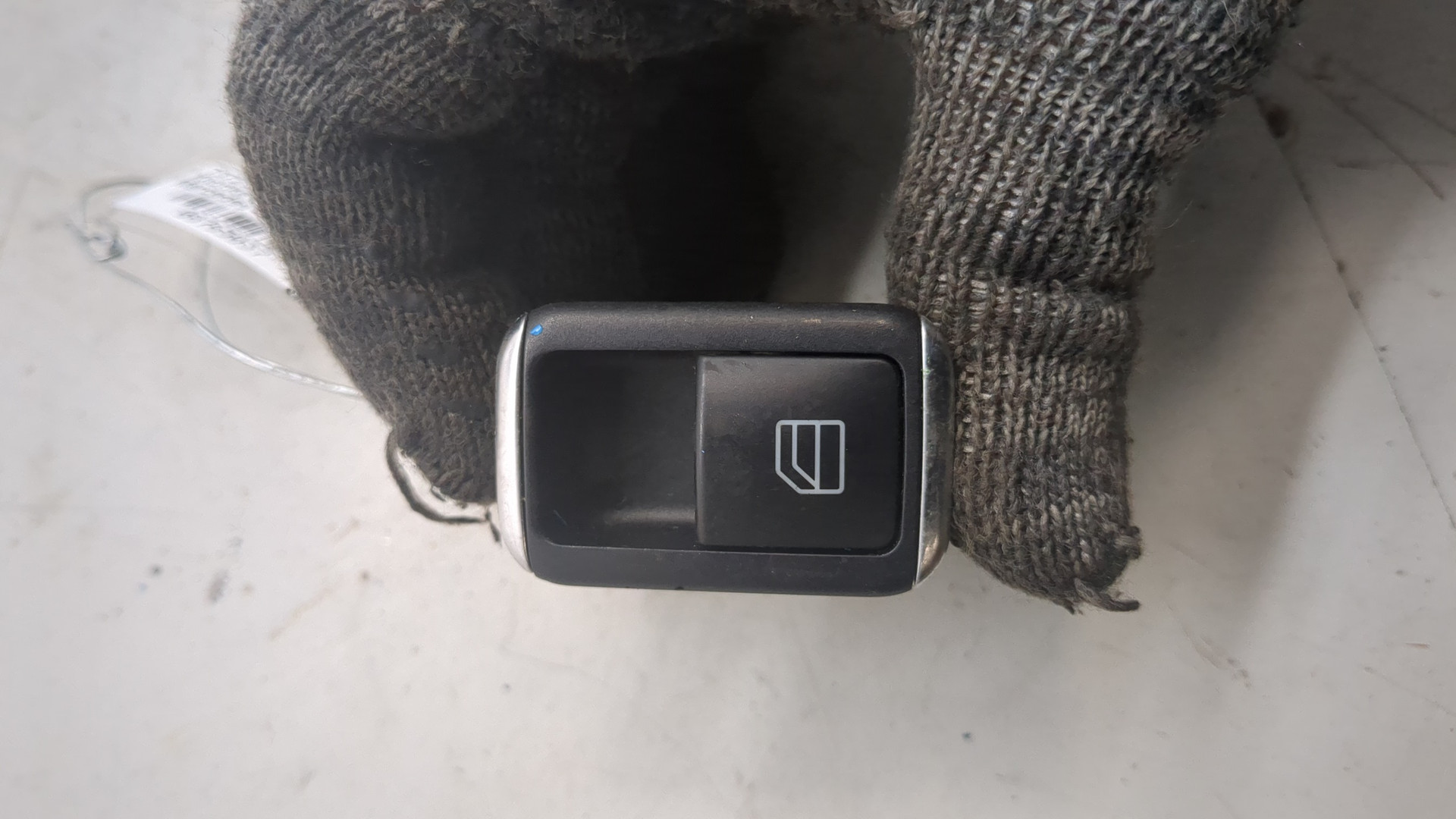 Кнопка стеклоподъемника