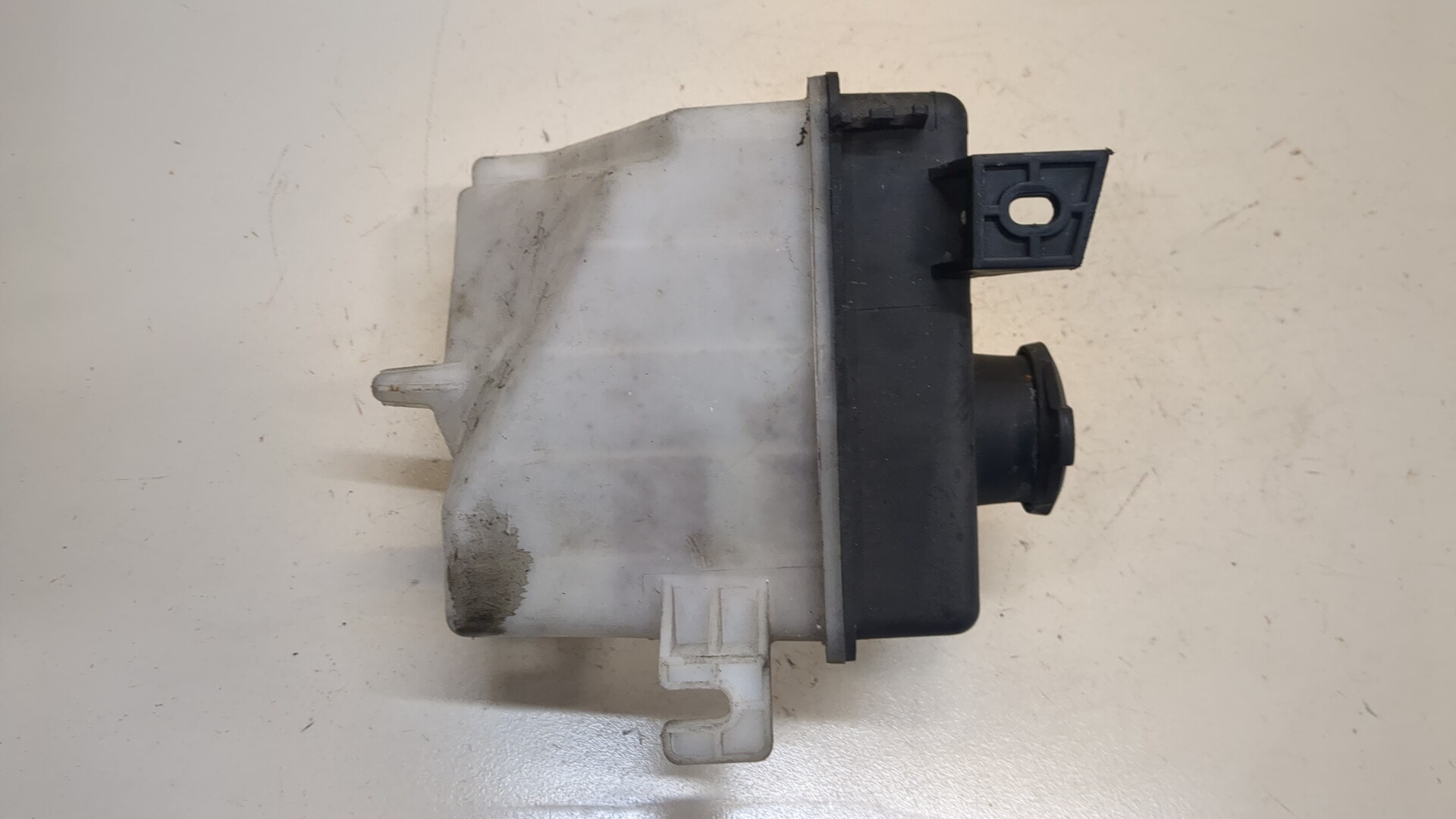 Бачок омывателя лобового стекла