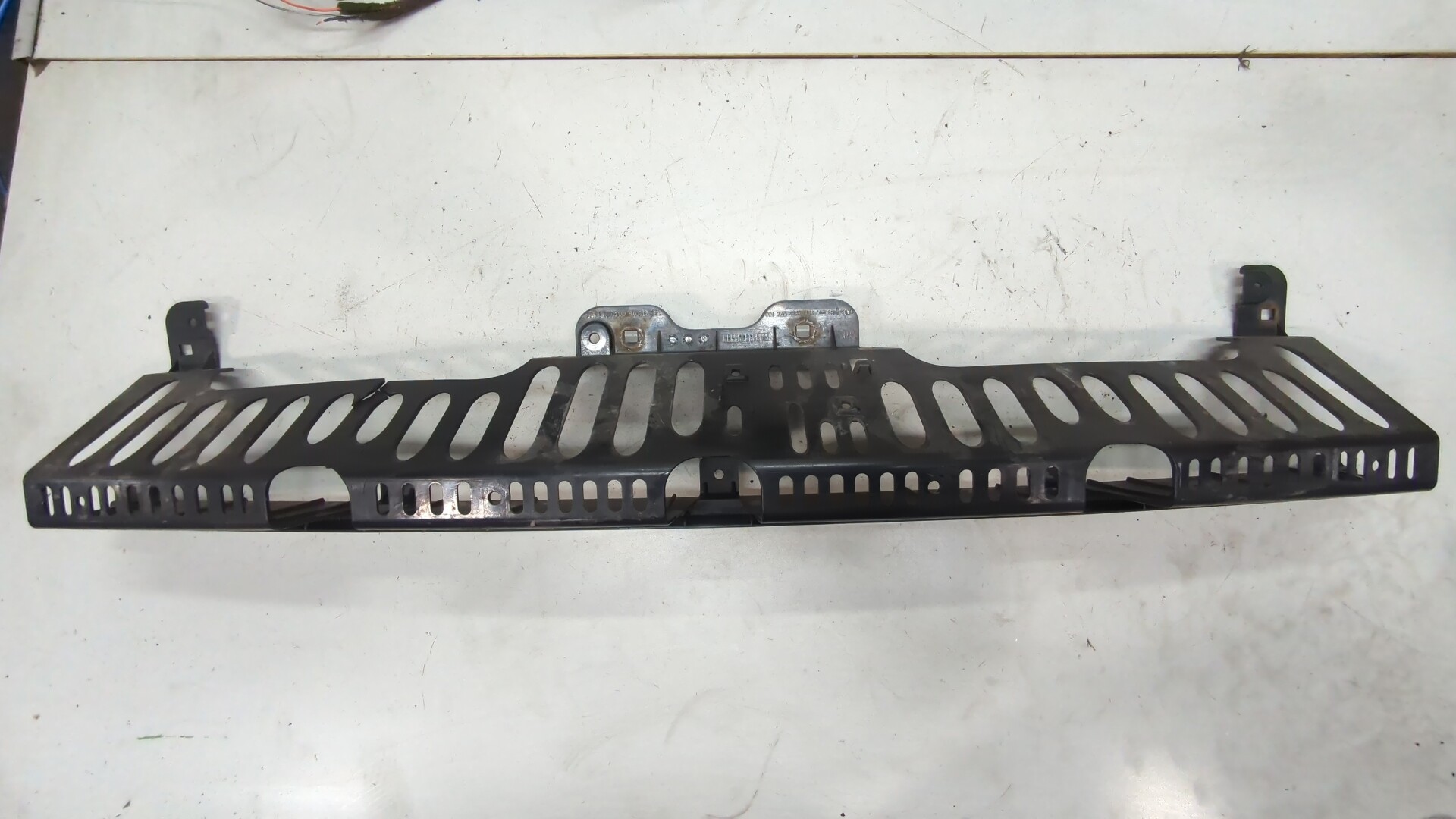 Кронштейн заднего бампера