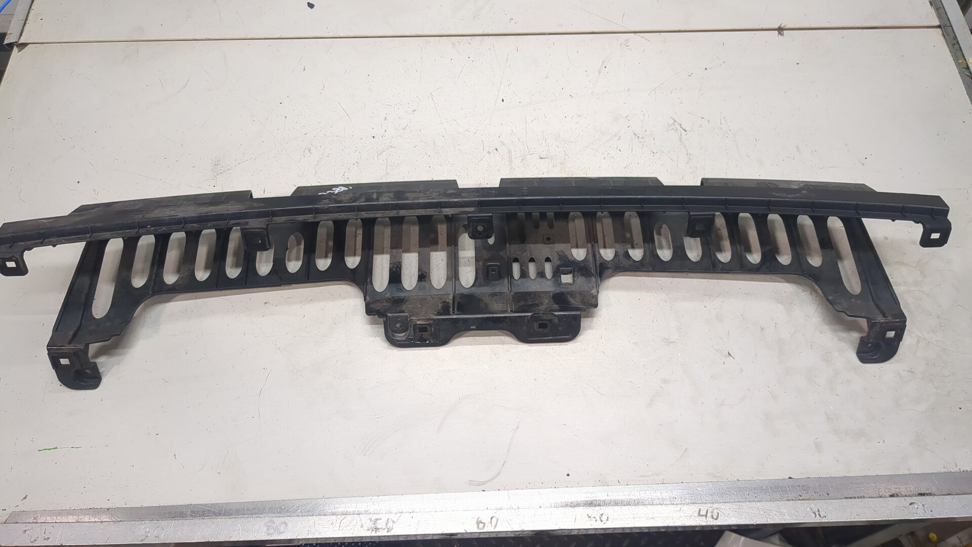 Кронштейн заднего бампера