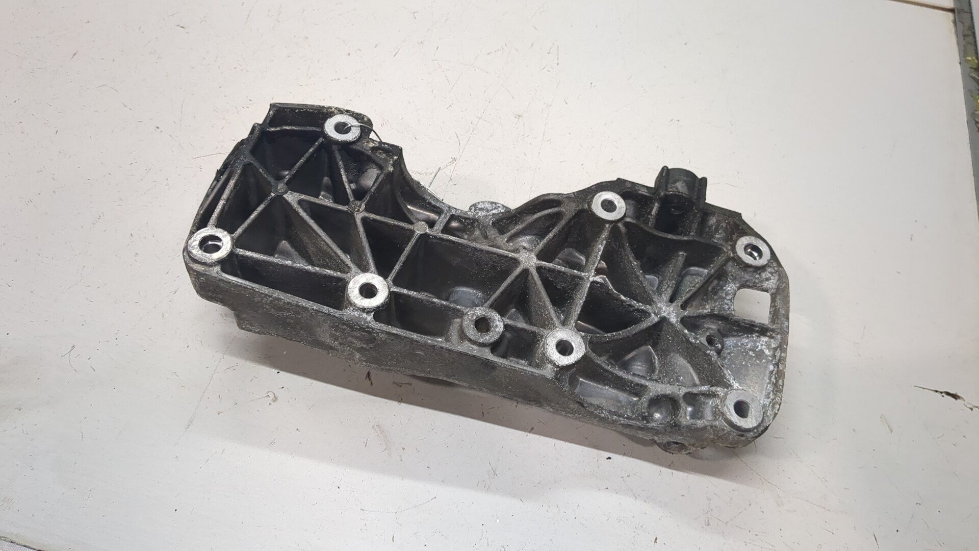 Кронштейн генератора