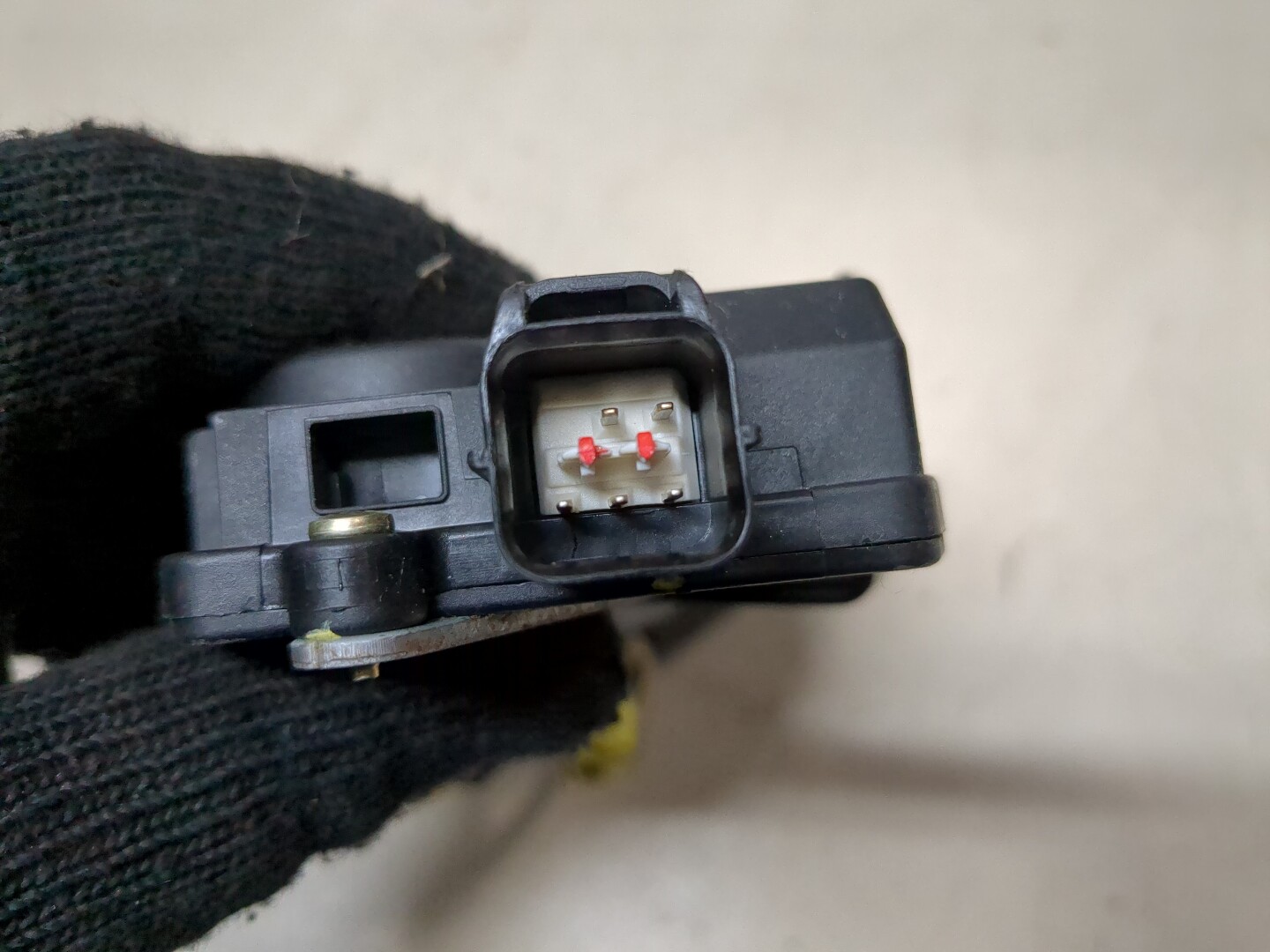 Замок двери задней левой