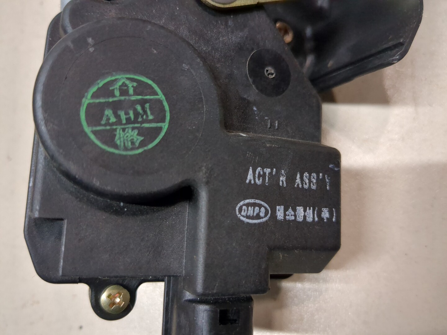 Замок двери задней левой