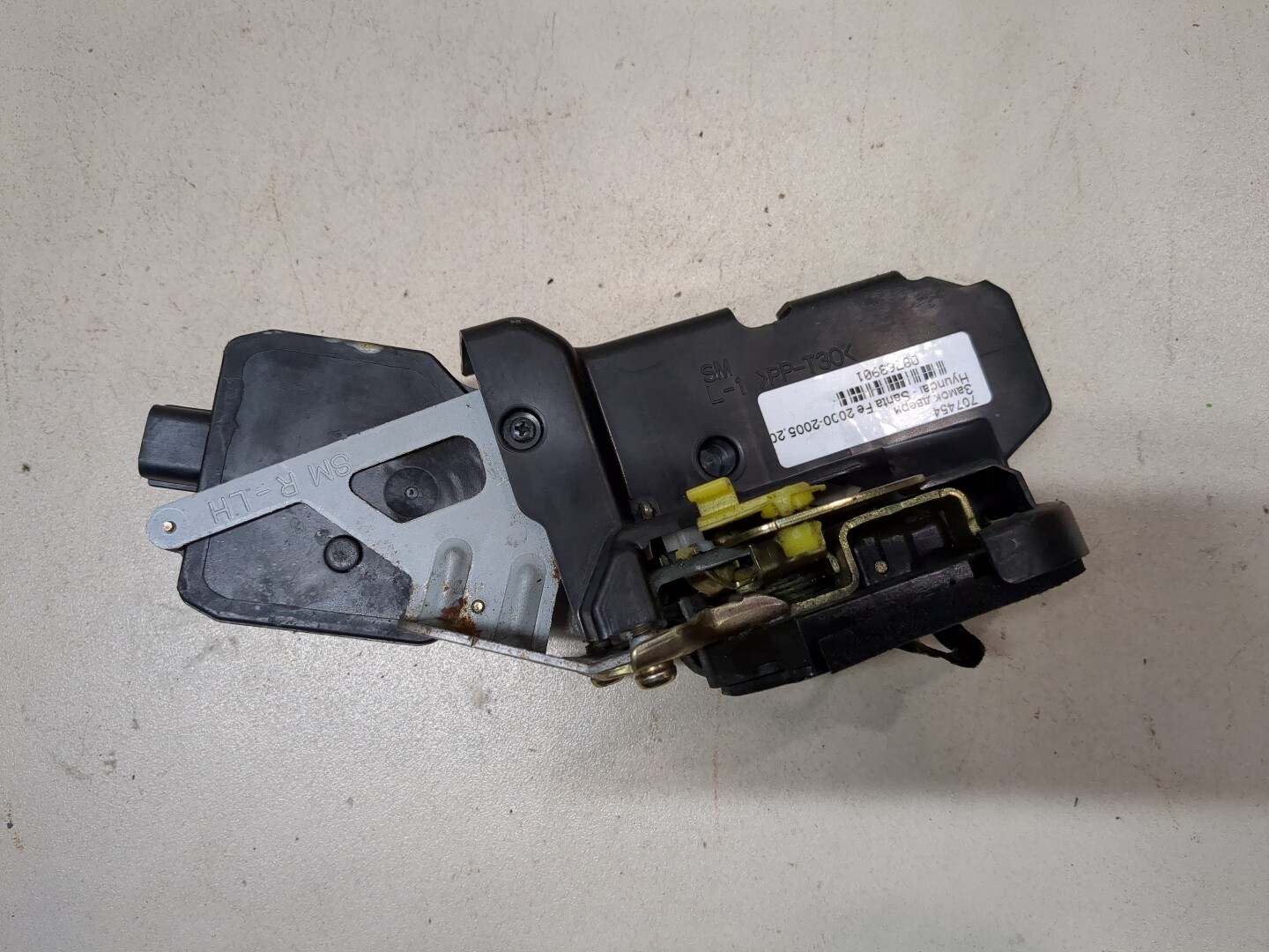 Замок двери задней левой