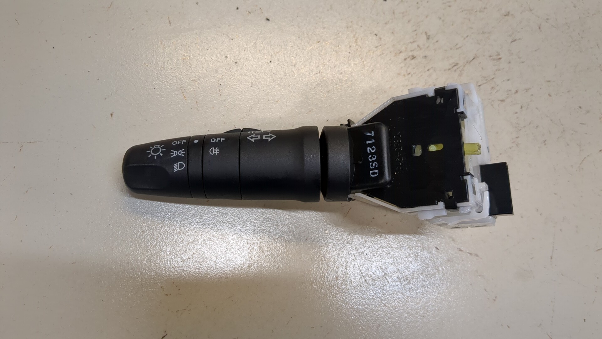 Переключатель поворотов подрулевой для Tiida C11 2004-2013