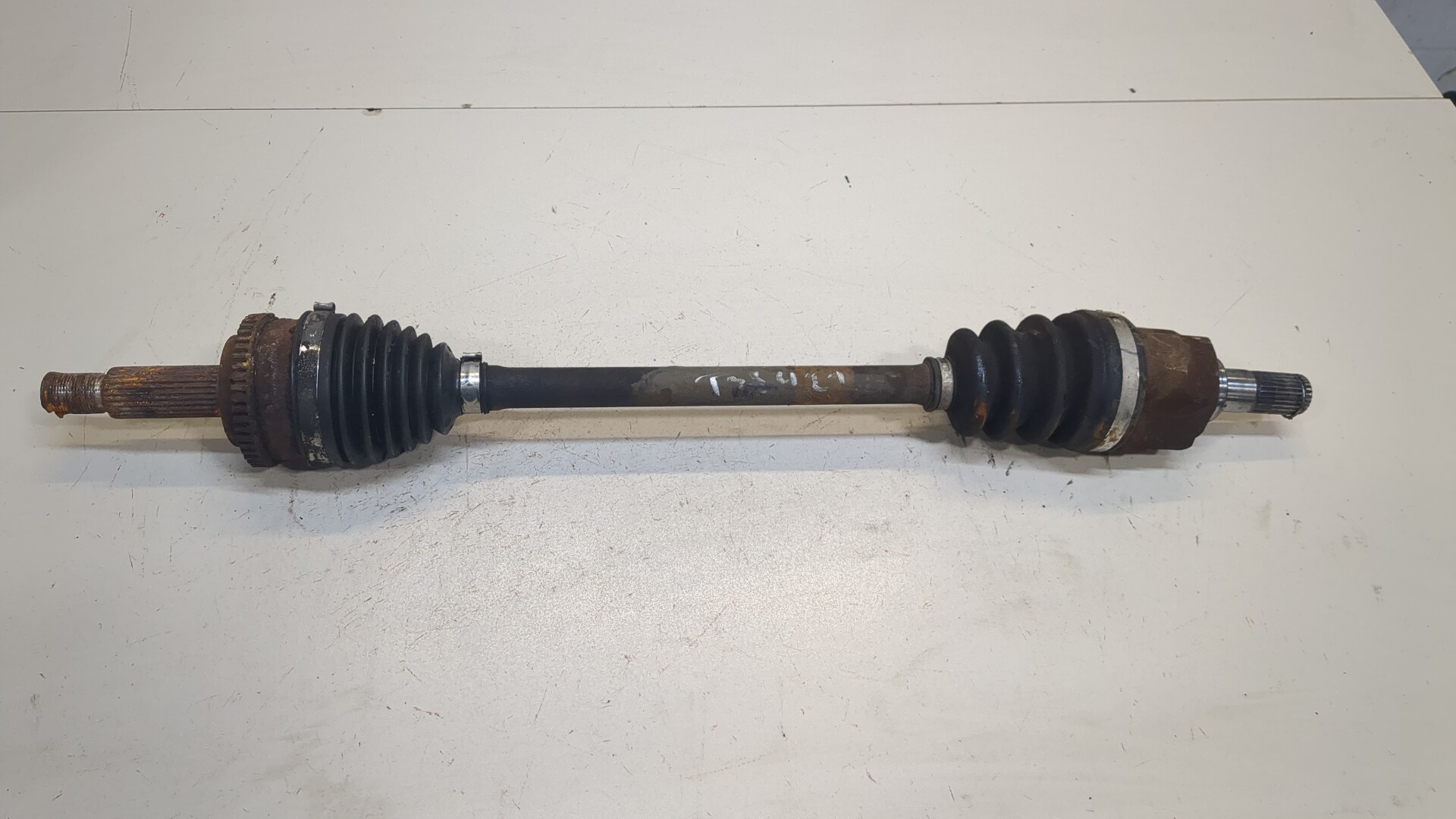 Полуось передняя левая