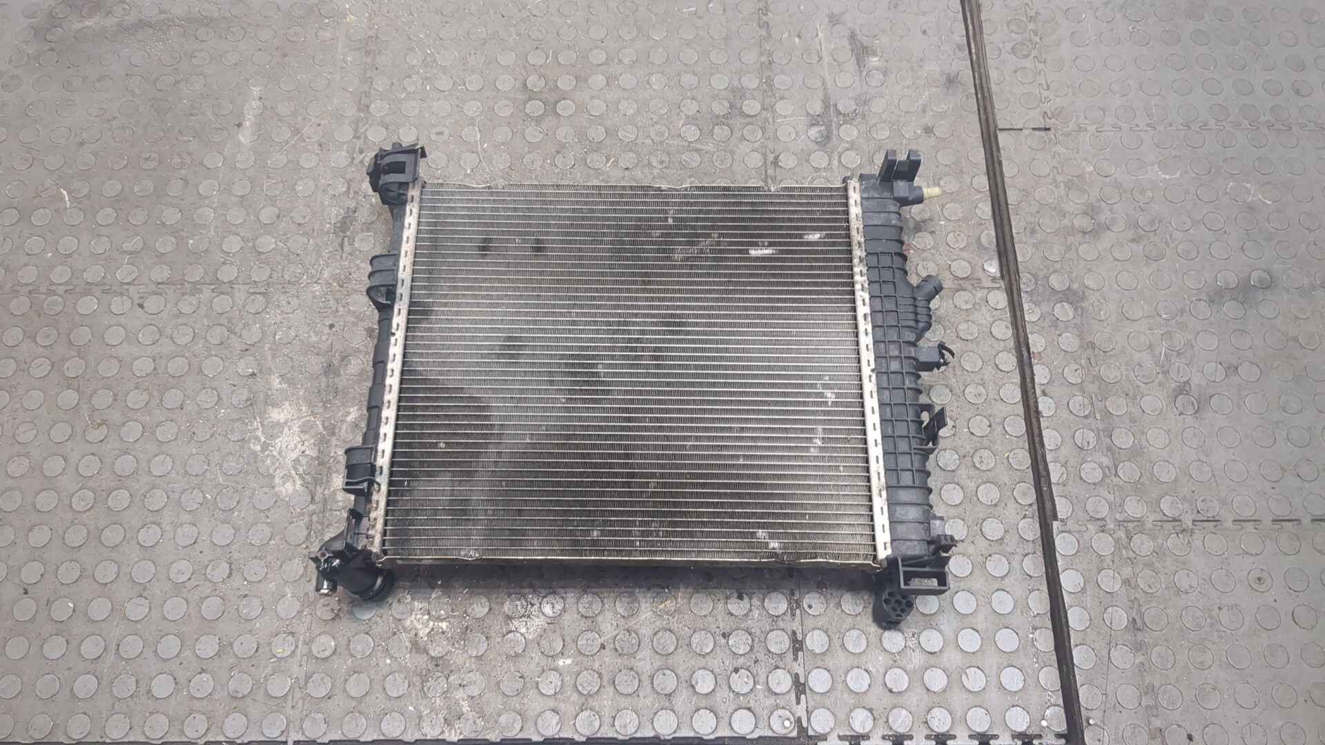 Радиатор охлаждения двигателя основной