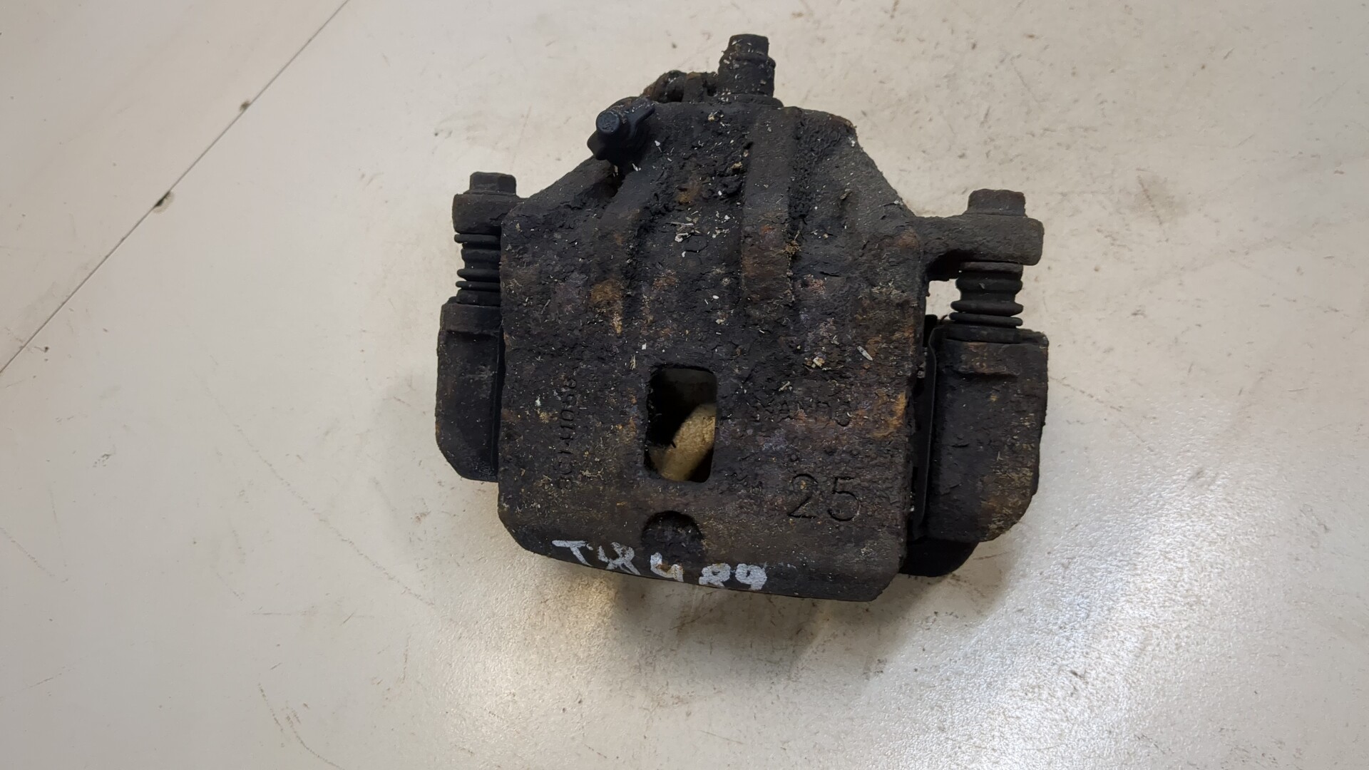 Суппорт передний правый