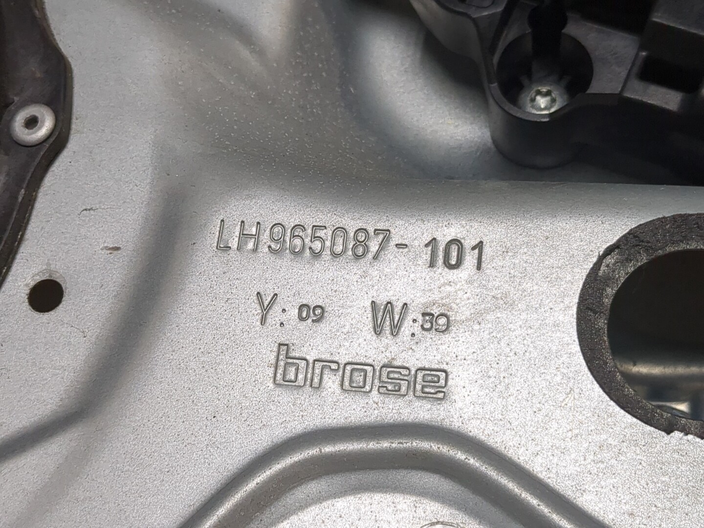 Стеклоподъемник электр. задний левый