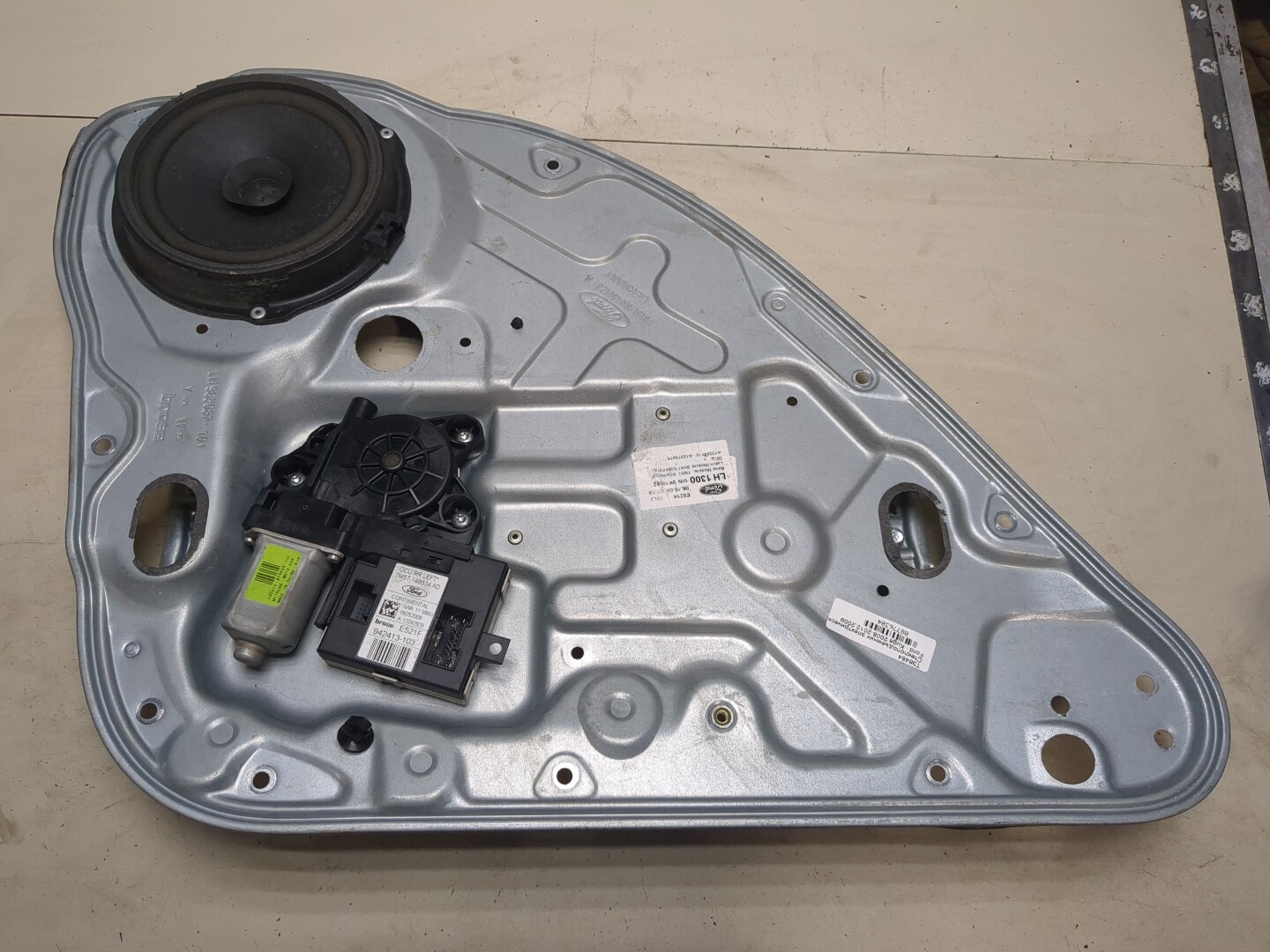 Стеклоподъемник электр. задний левый