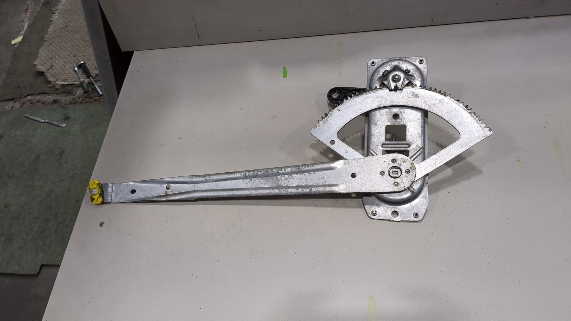 Стеклоподъемник механ. передний правый