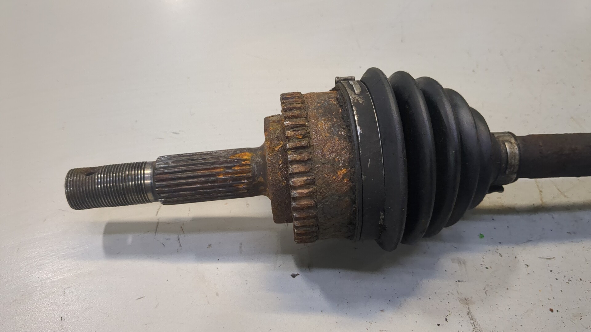 Полуось передняя левая